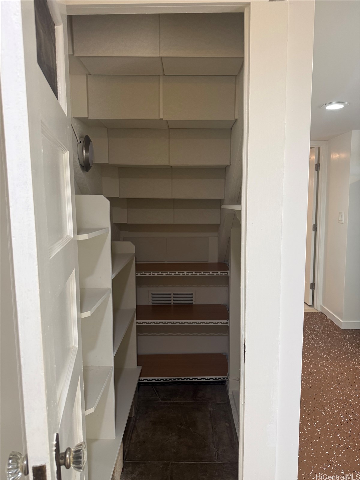 202618733 Property Photo 5