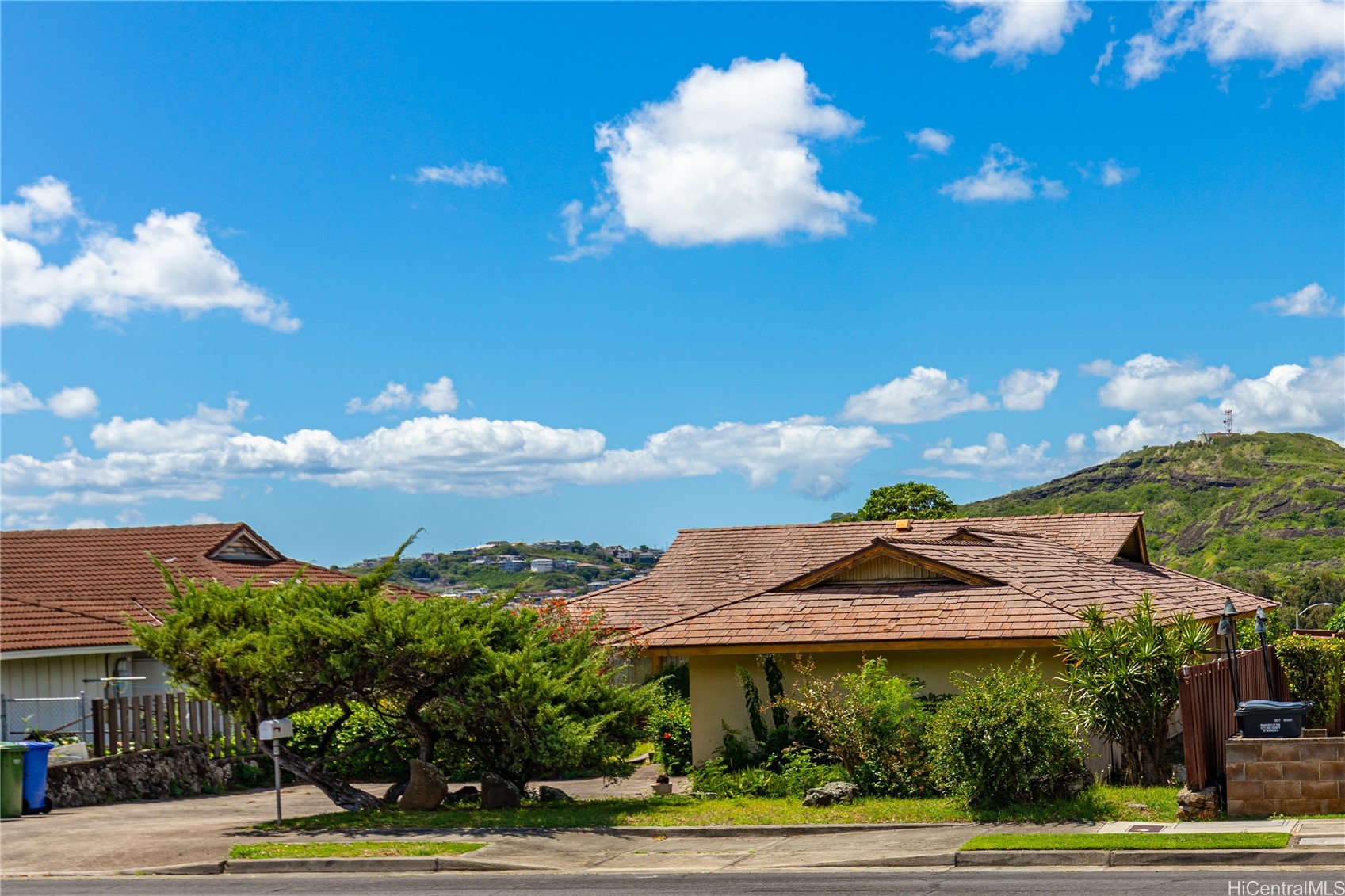 1370 Ala Puumalu Street Property Photo 1