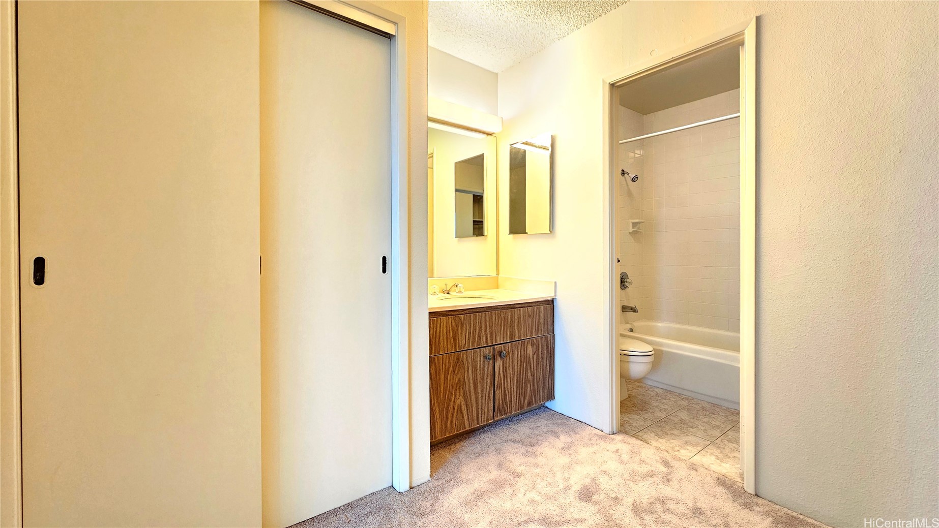 1255 Nuuanu Street E2504 Property Photo 7