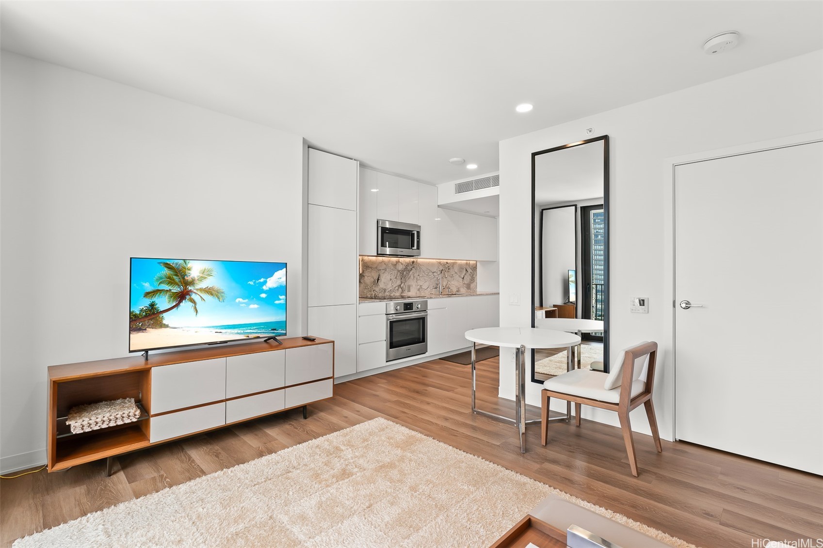987 Queen Street 3116 Property Photo 4
