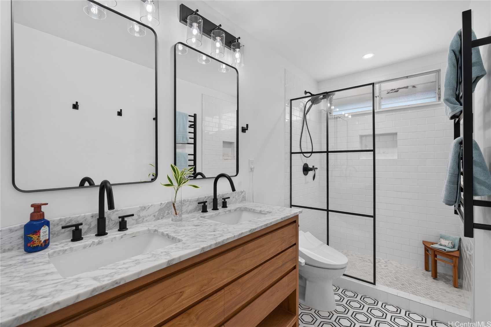 563 Alihi Place Property Photo 19