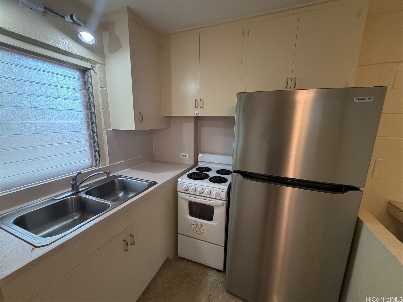 166 Lakeview Circle B Property Photo 2