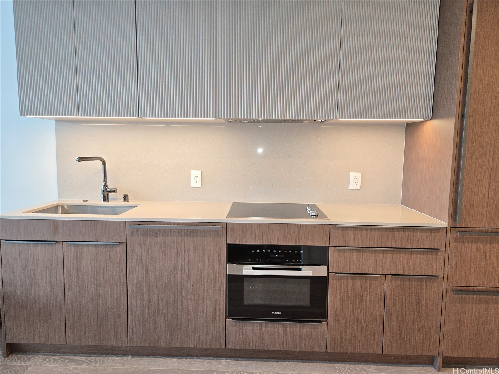 333 Ward Avenue 913 Property Photo 4
