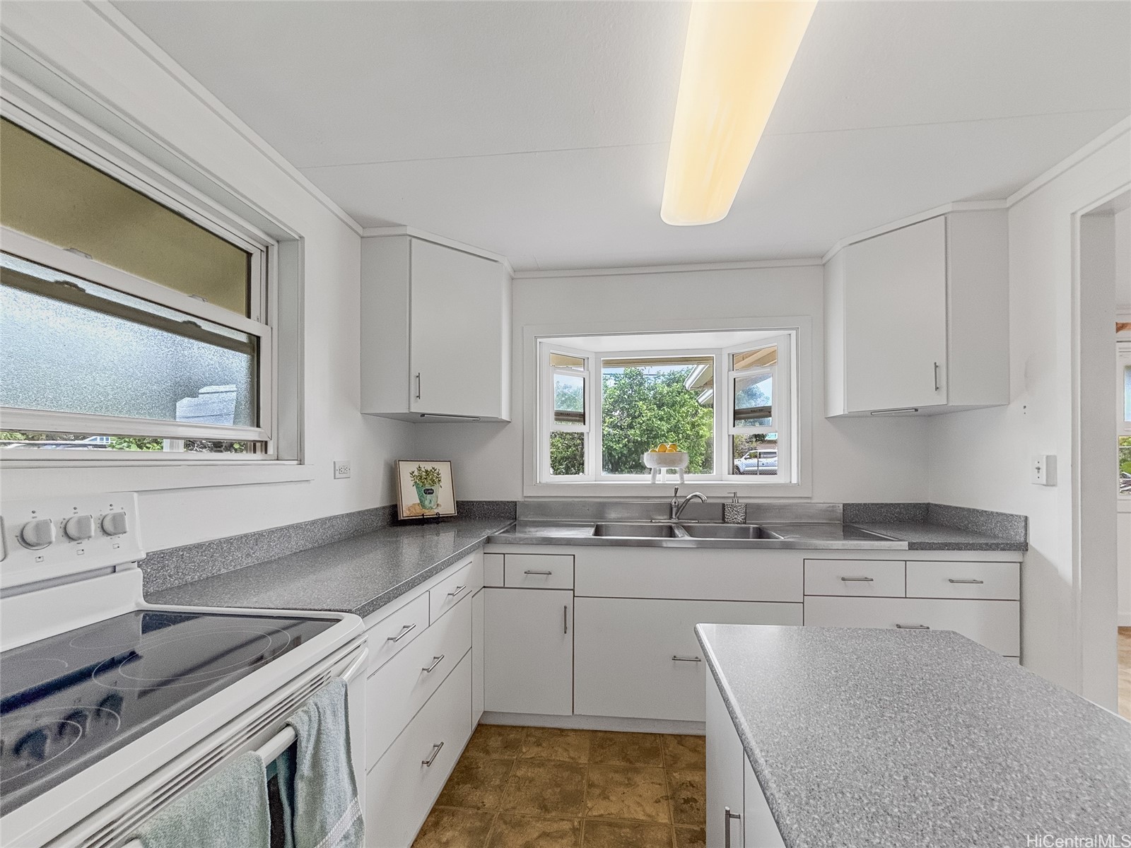 226 Elelupe Road Property Photo 4