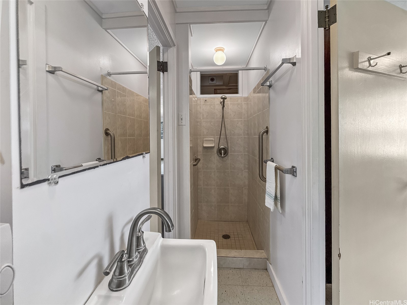 226 Elelupe Road Property Photo 13