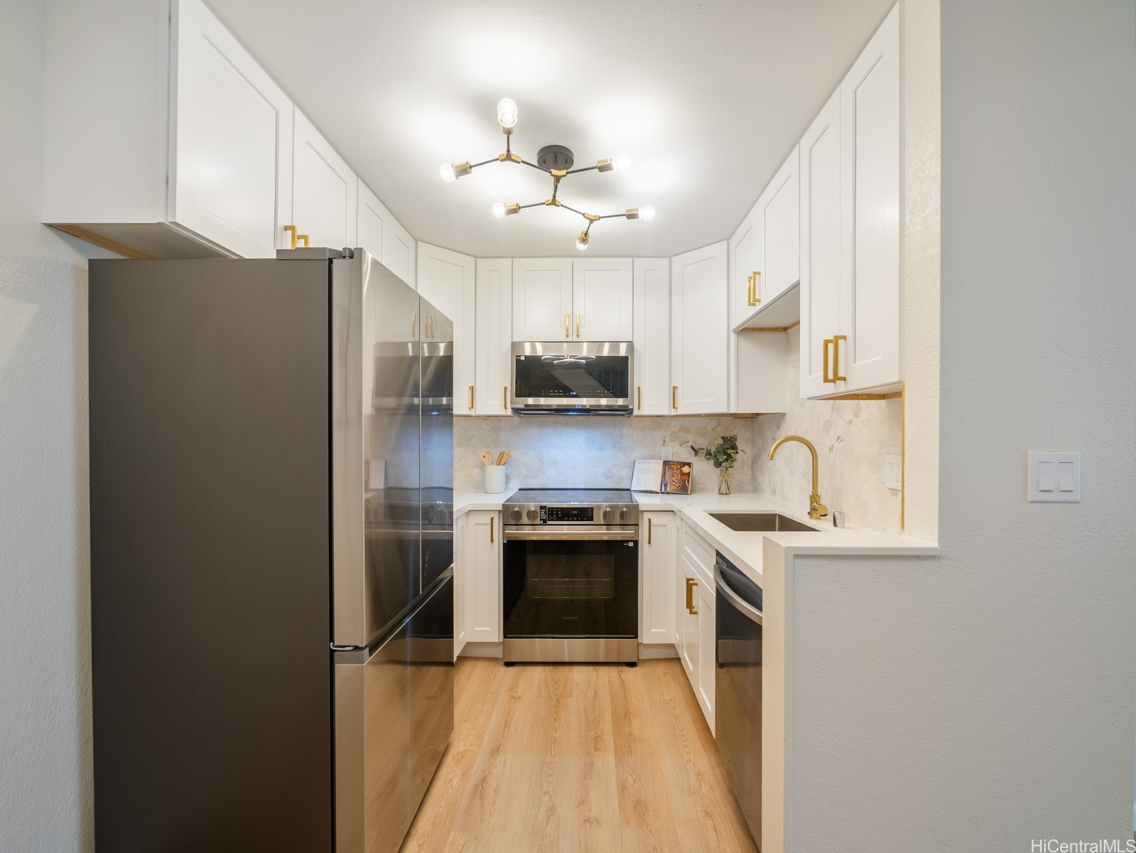 572 Mananai Place 20v Property Photo 8