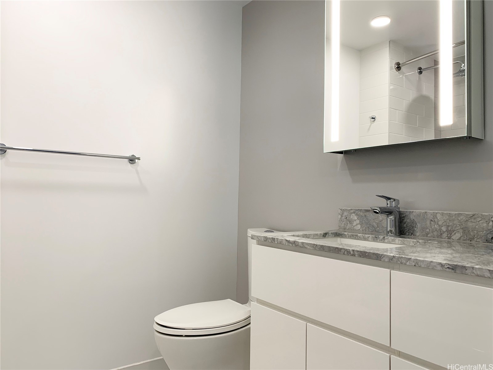 987 Queen Street 725 Property Photo 7