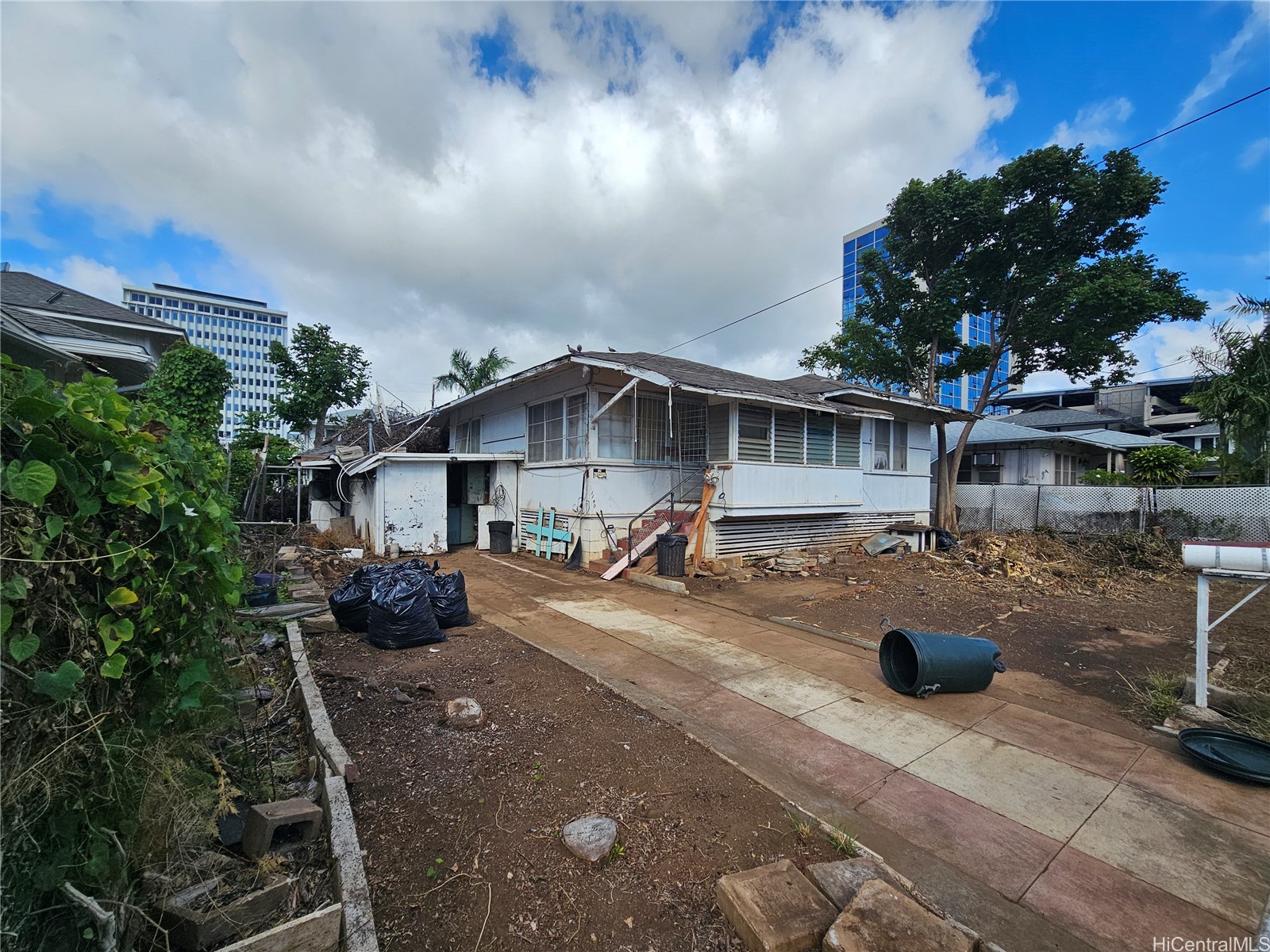 1140 Elm Street Property Photo 2