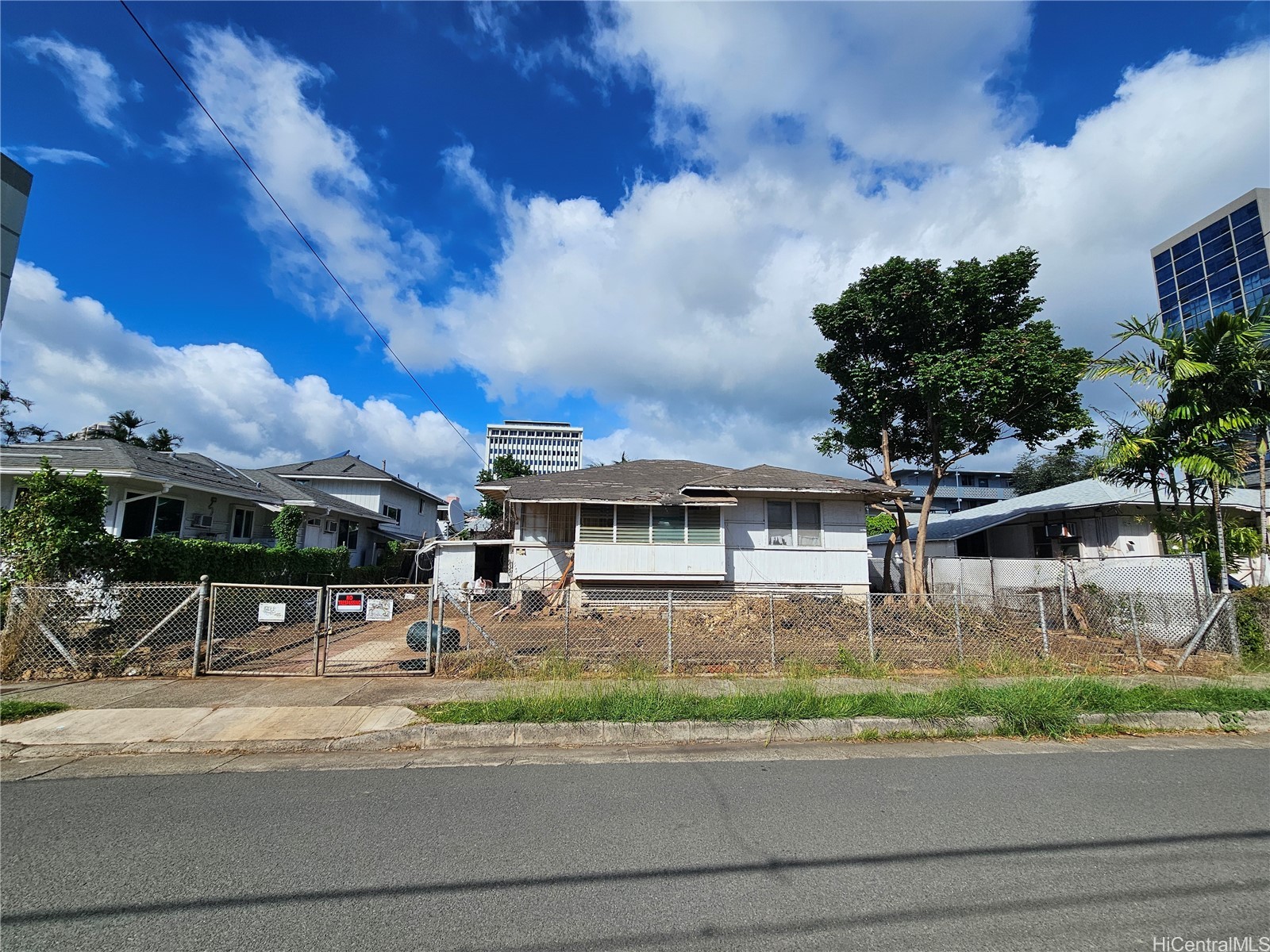 1140 Elm Street Property Photo 2