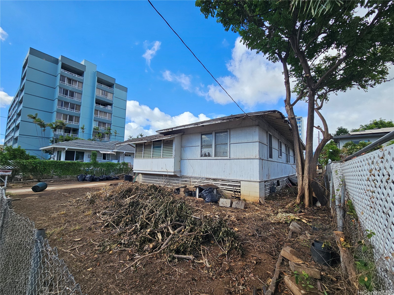1140 Elm Street Property Photo 3