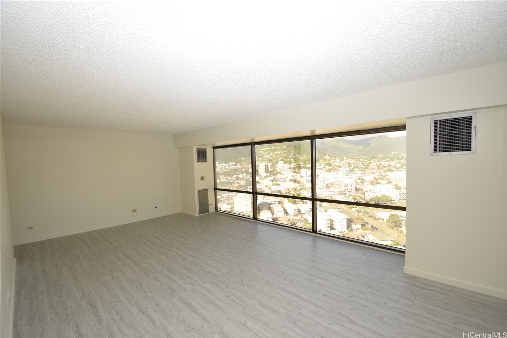 202619017 Property Photo 1