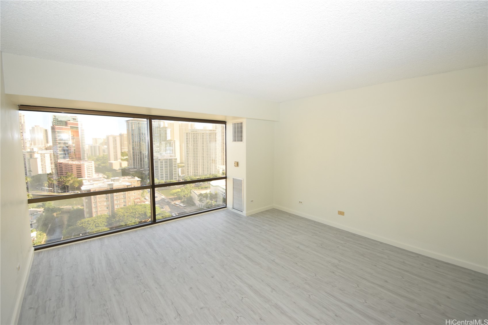 202619017 Property Photo 11