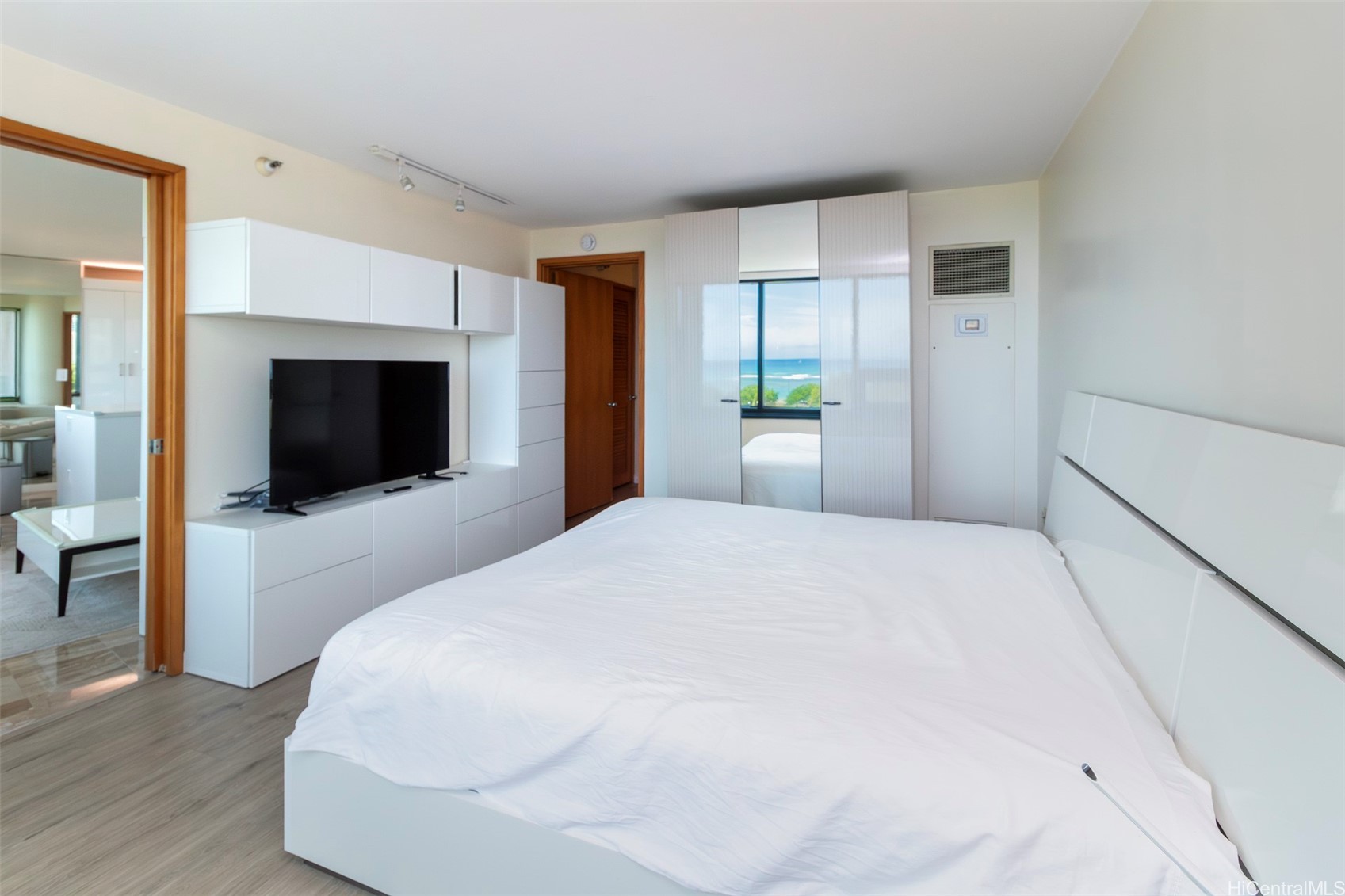 1330 Ala Moana Boulevard 604 Property Photo 11