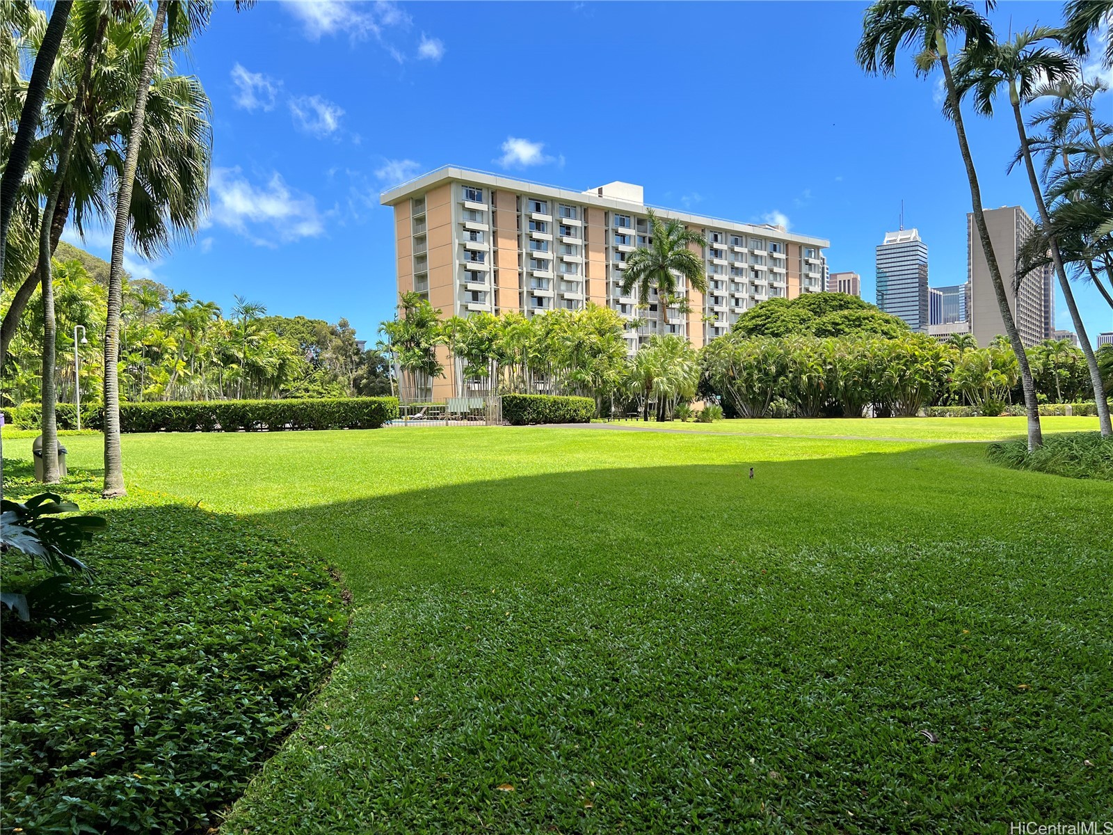 1511 Nuuanu Avenue 828 Property Photo 1