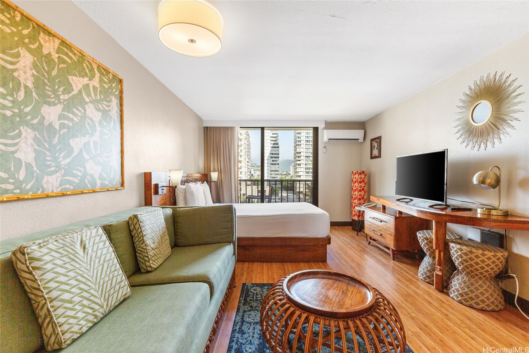 2425 Kuhio Avenue 705 Property Photo 1