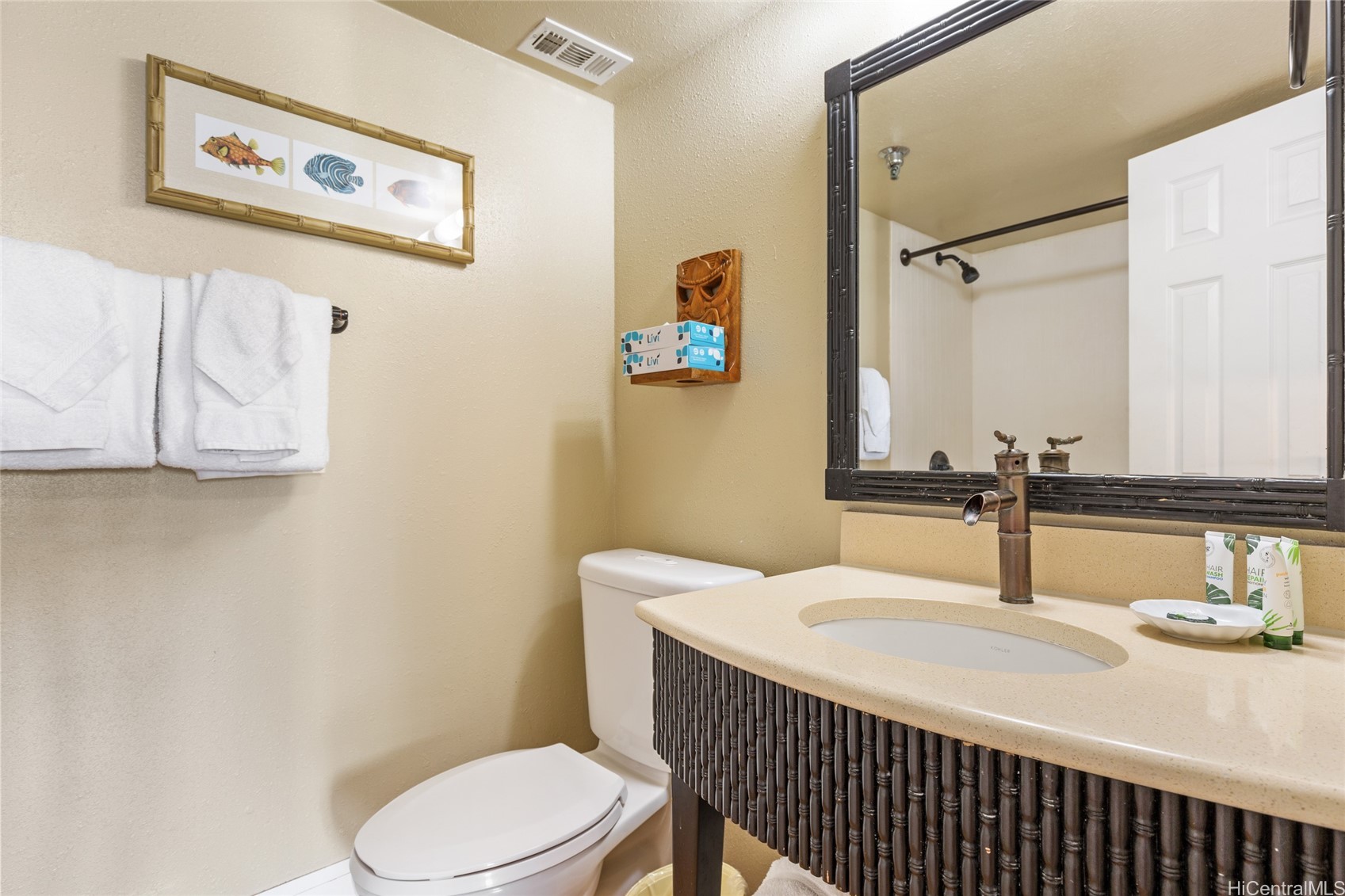 2425 Kuhio Avenue 705 Property Photo 6