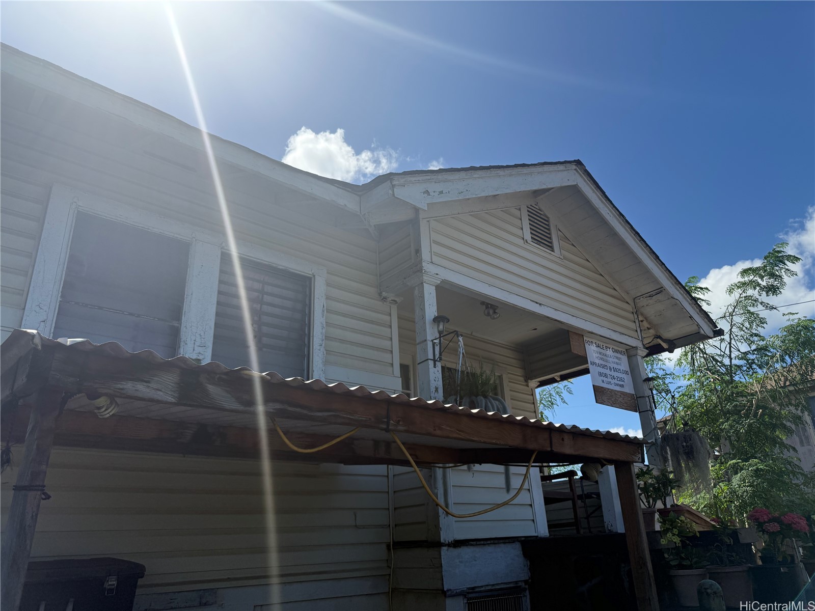 709 Mokauea Street Property Photo 1