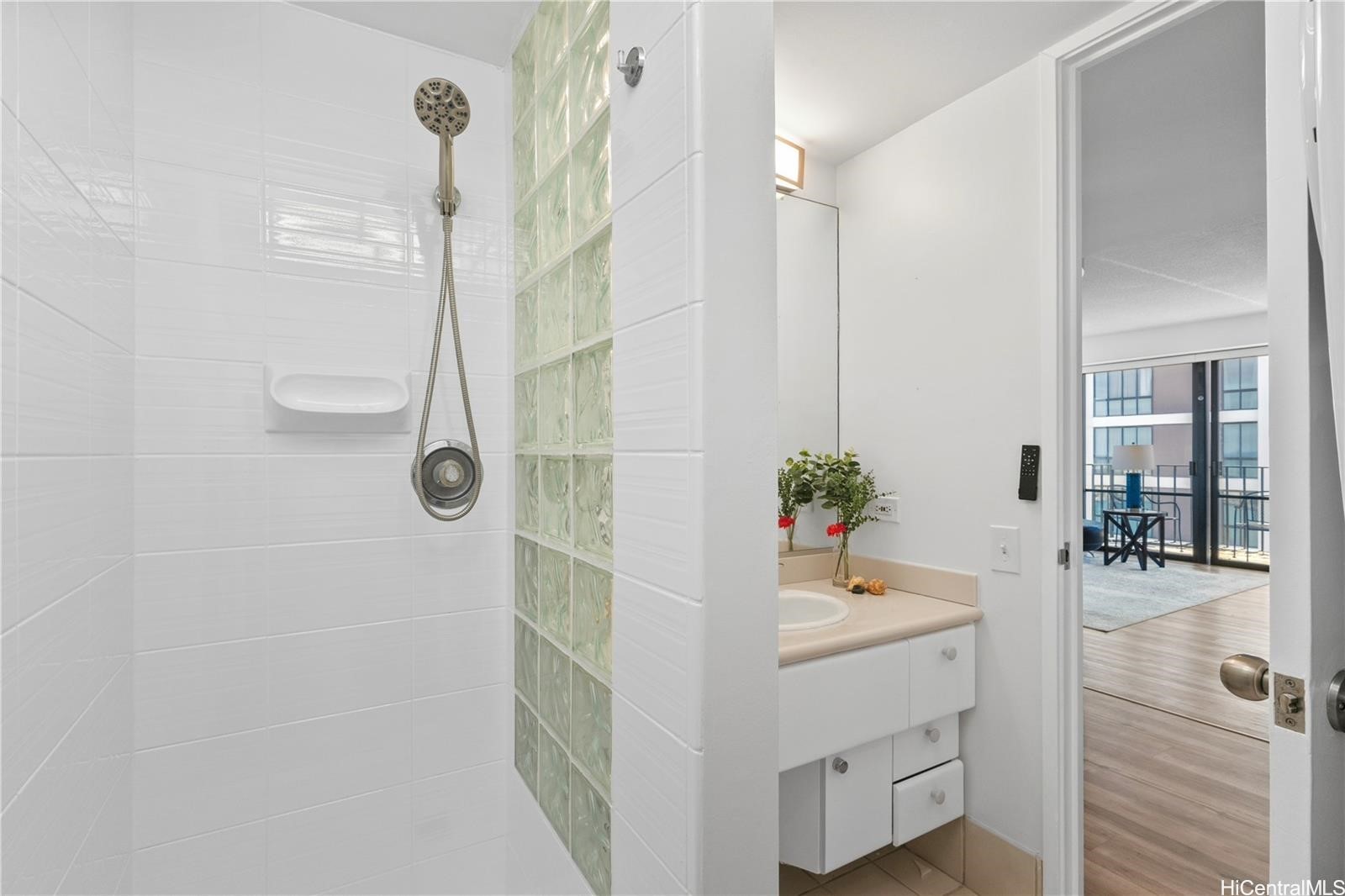 700 Richards Street 2204 Property Photo 15