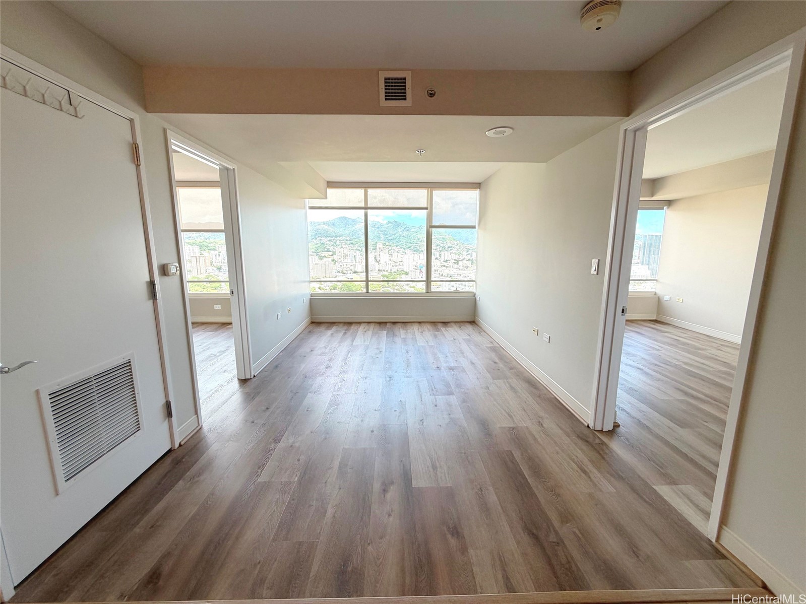 1009 Kapiolani Boulevard 3502 Property Photo 4