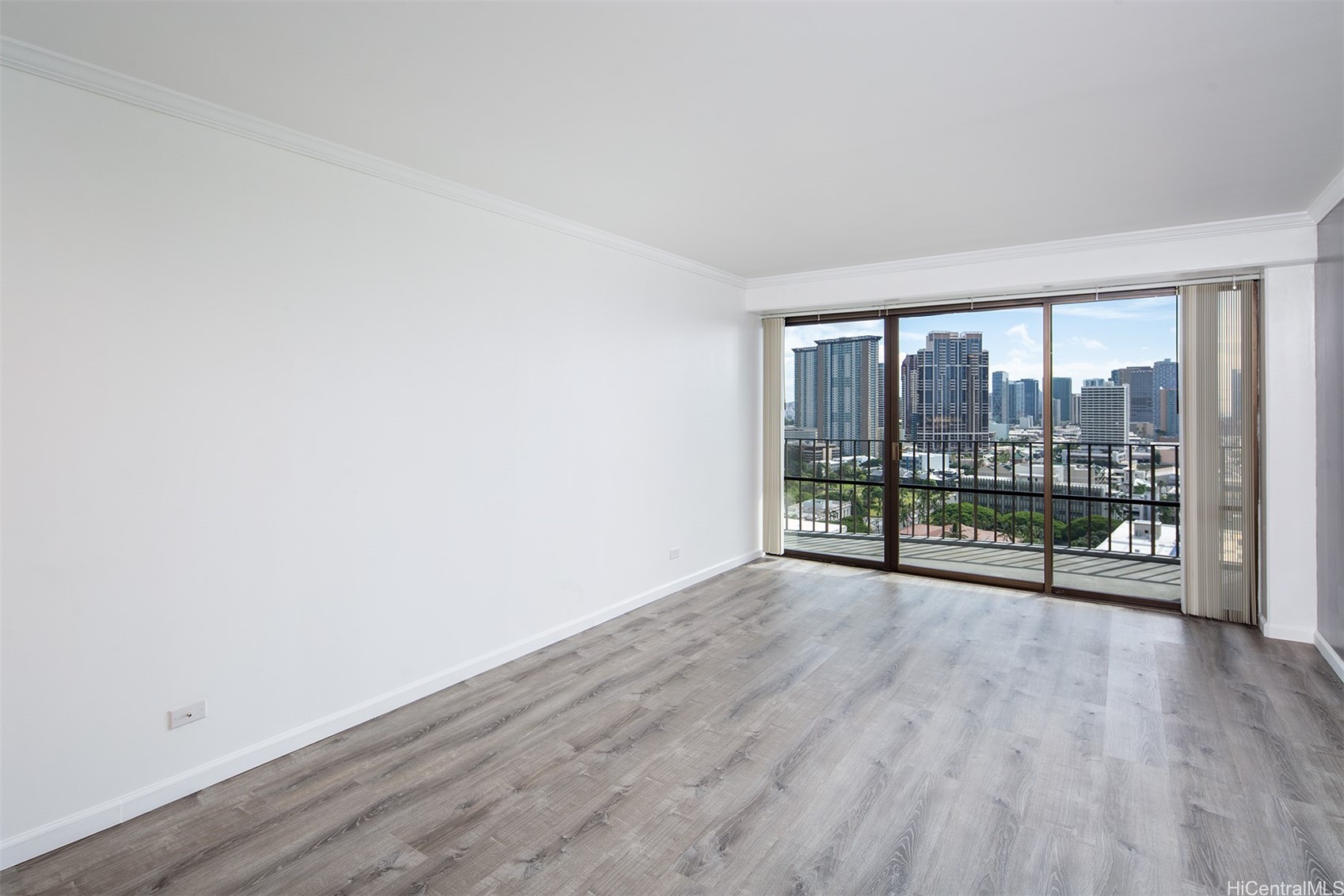 700 Richards Street 2107 Property Photo 3