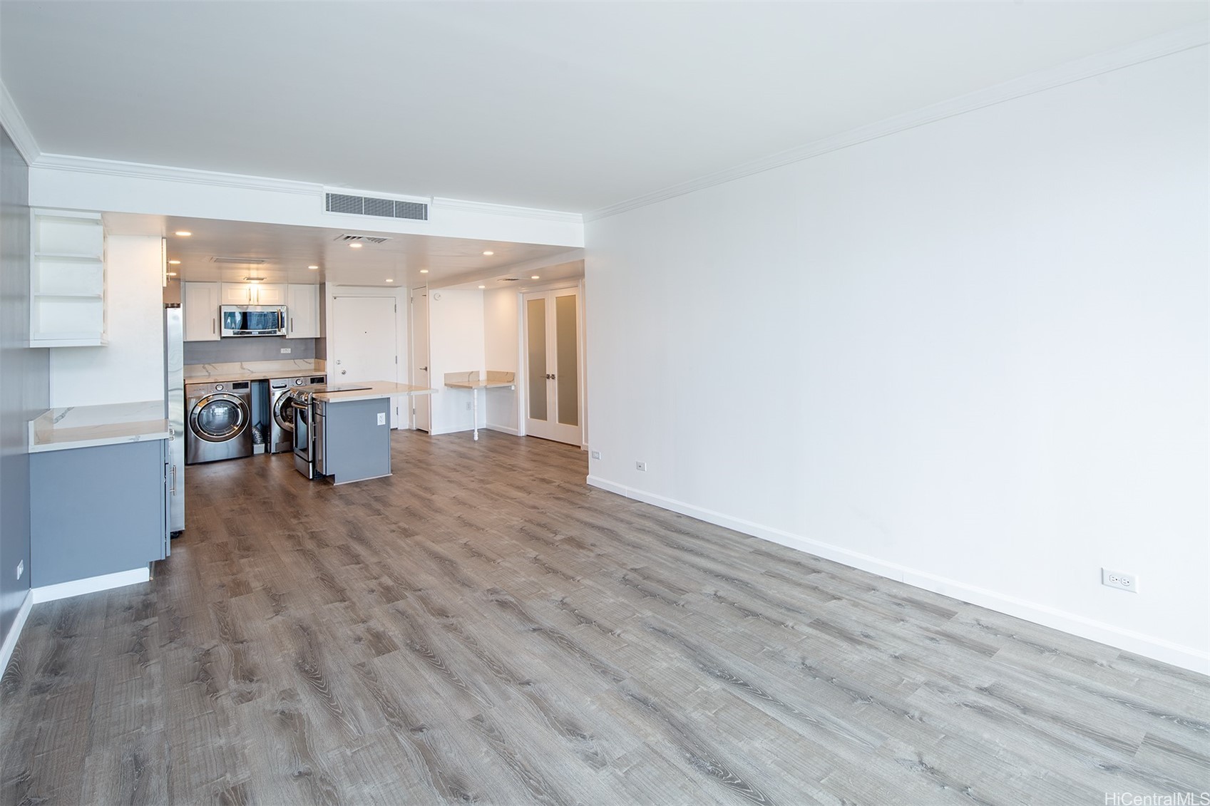 700 Richards Street 2107 Property Photo 4
