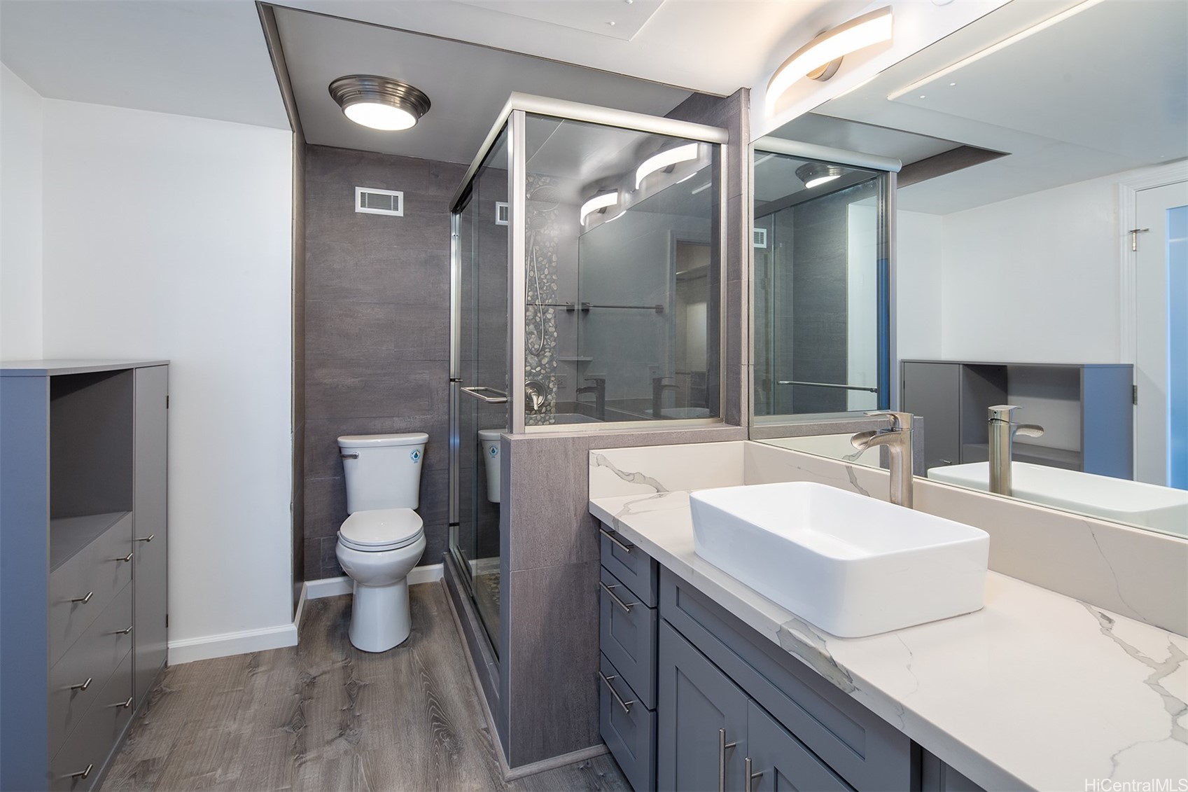 700 Richards Street 2107 Property Photo 9