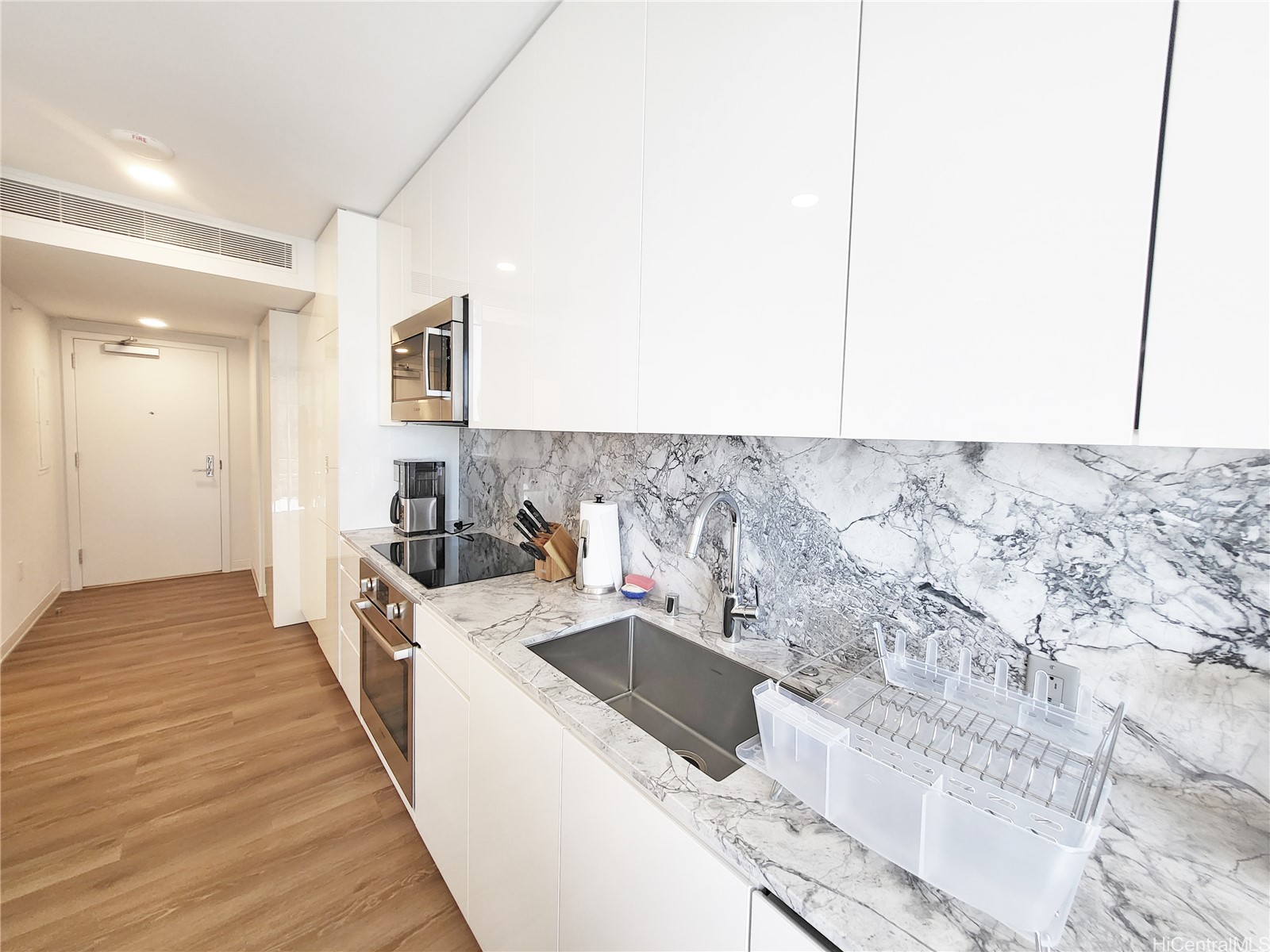 987 Queen Street 3406 Property Photo 8