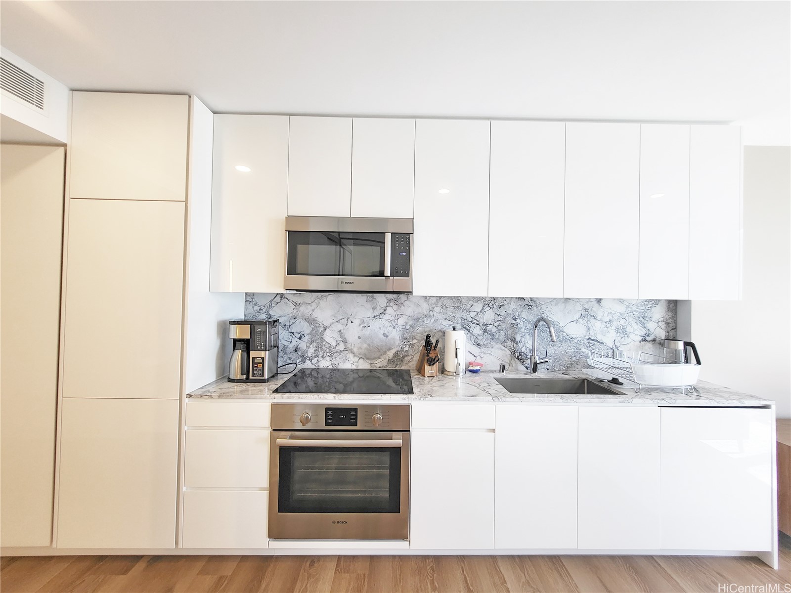987 Queen Street 3406 Property Photo 10
