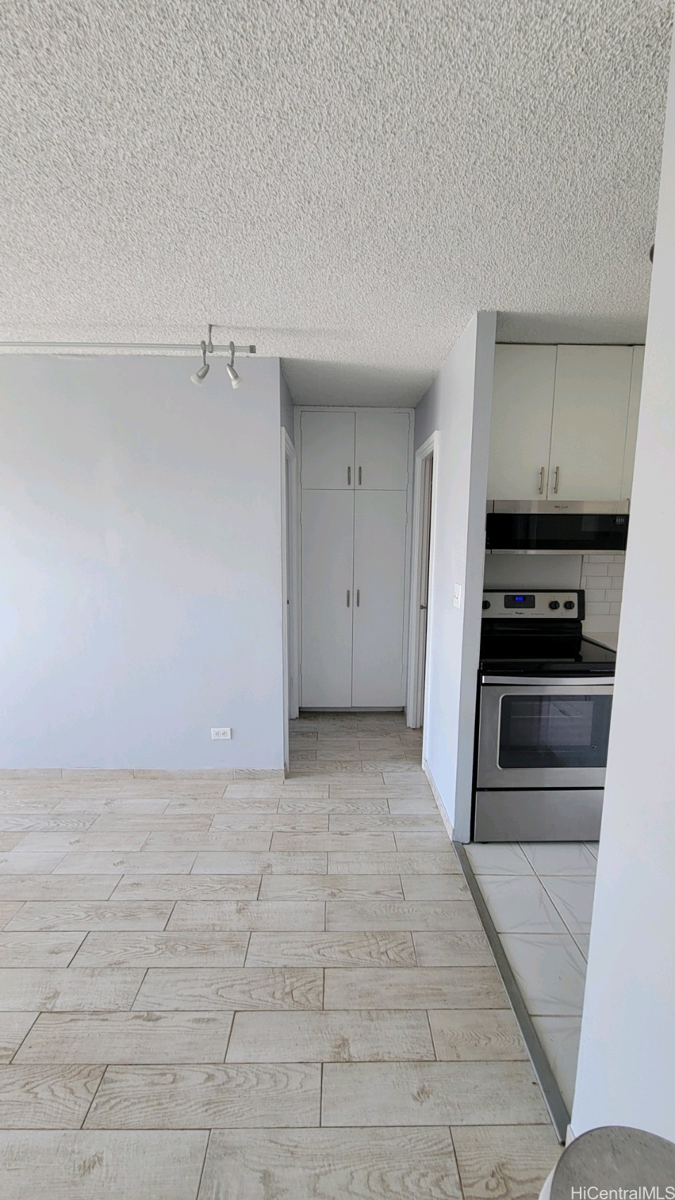 2421 Ala Wai Boulevard 1703 Property Photo 1