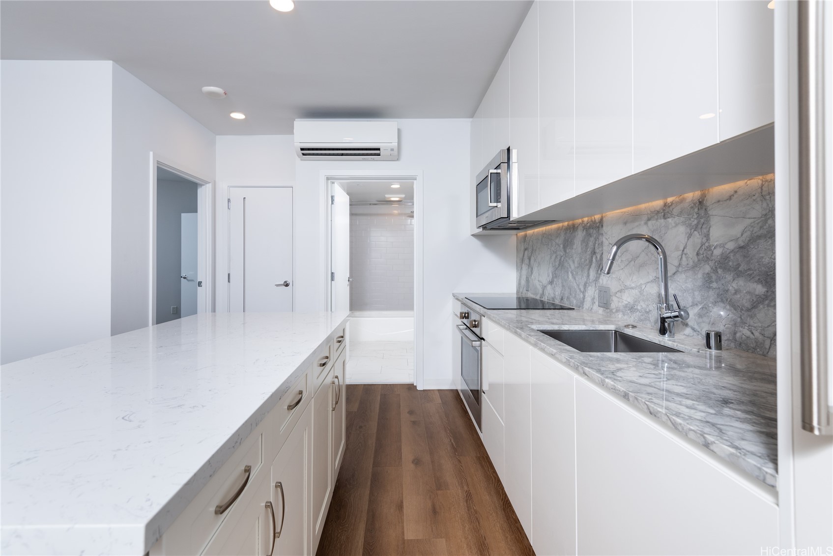 987 Queen Street 2104 Property Photo 1