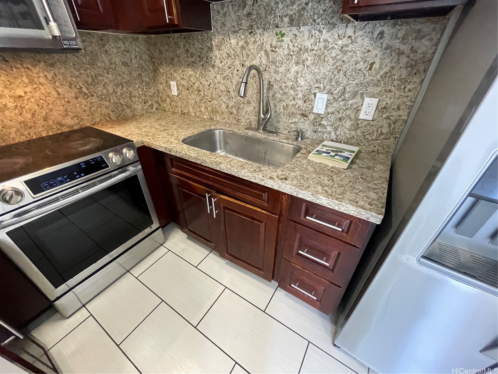 801 Ala Nioi Place 404 Property Photo 5