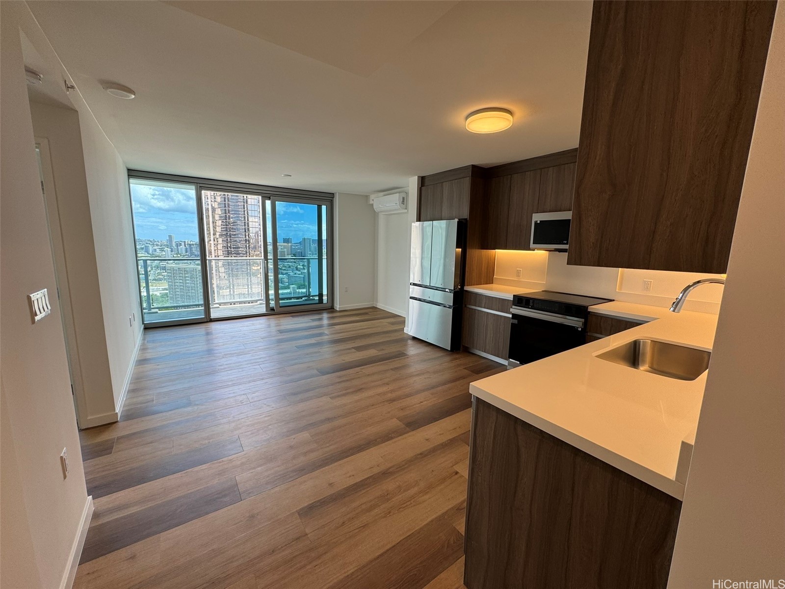 1515 Liona Street Property Photo 1