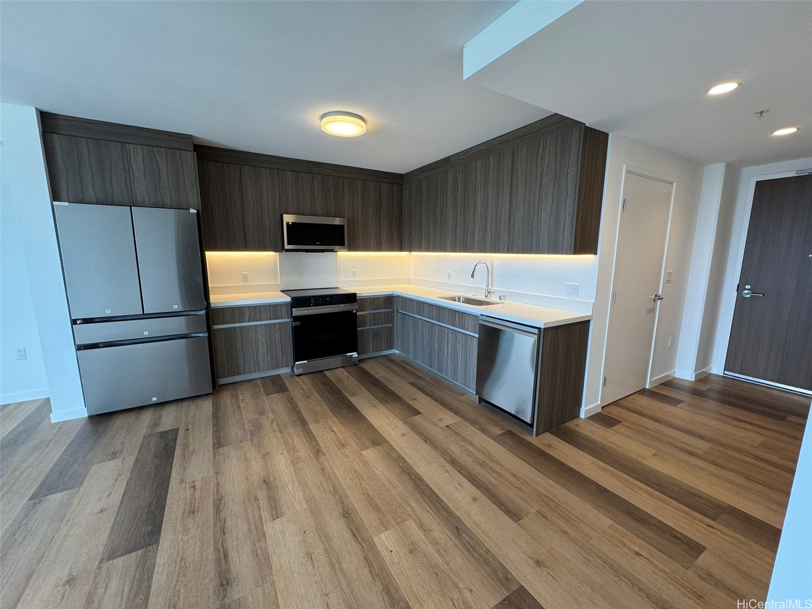 1515 Liona Street Property Photo 4
