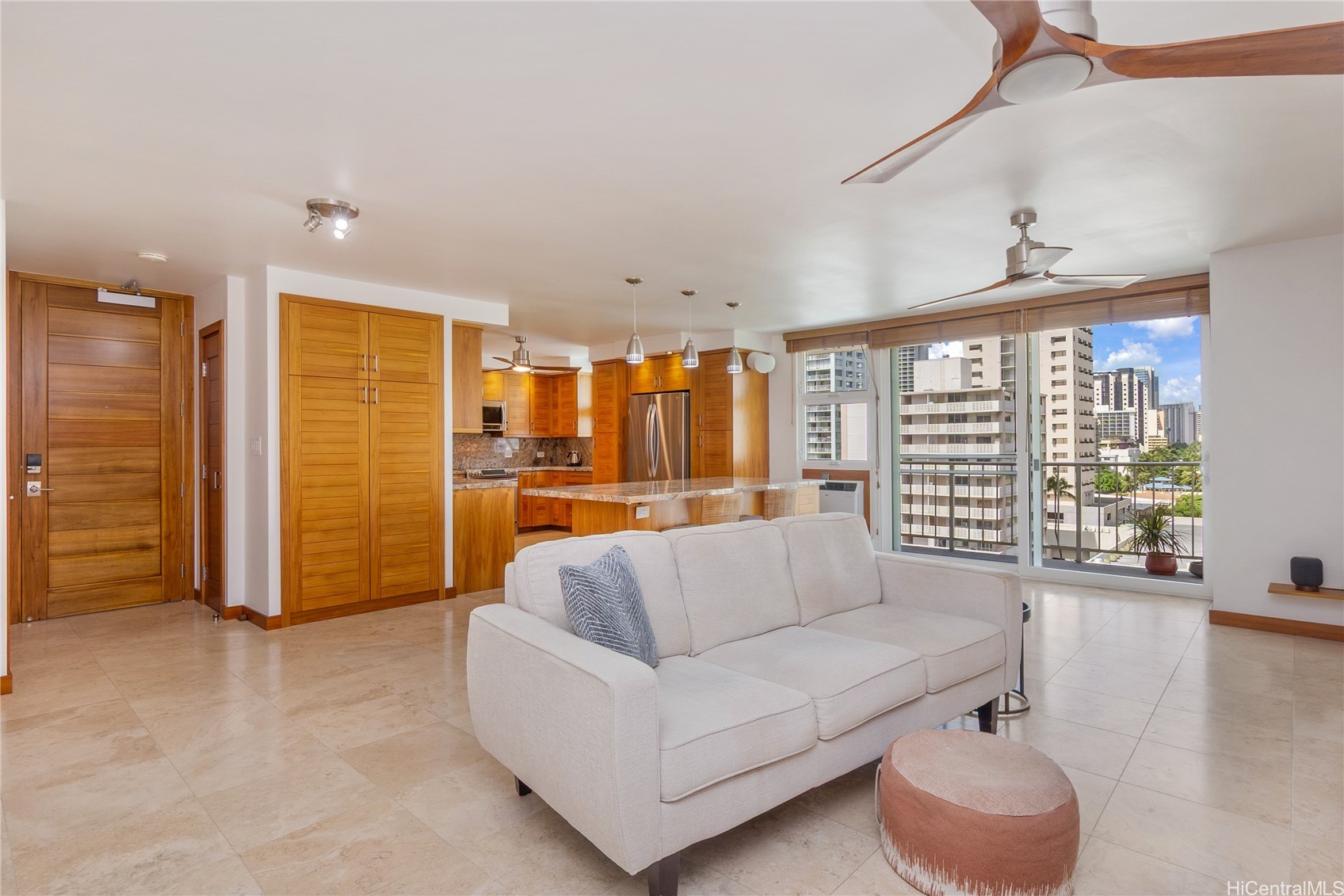 222 Liliuokalani Avenue 1003 Property Photo 1