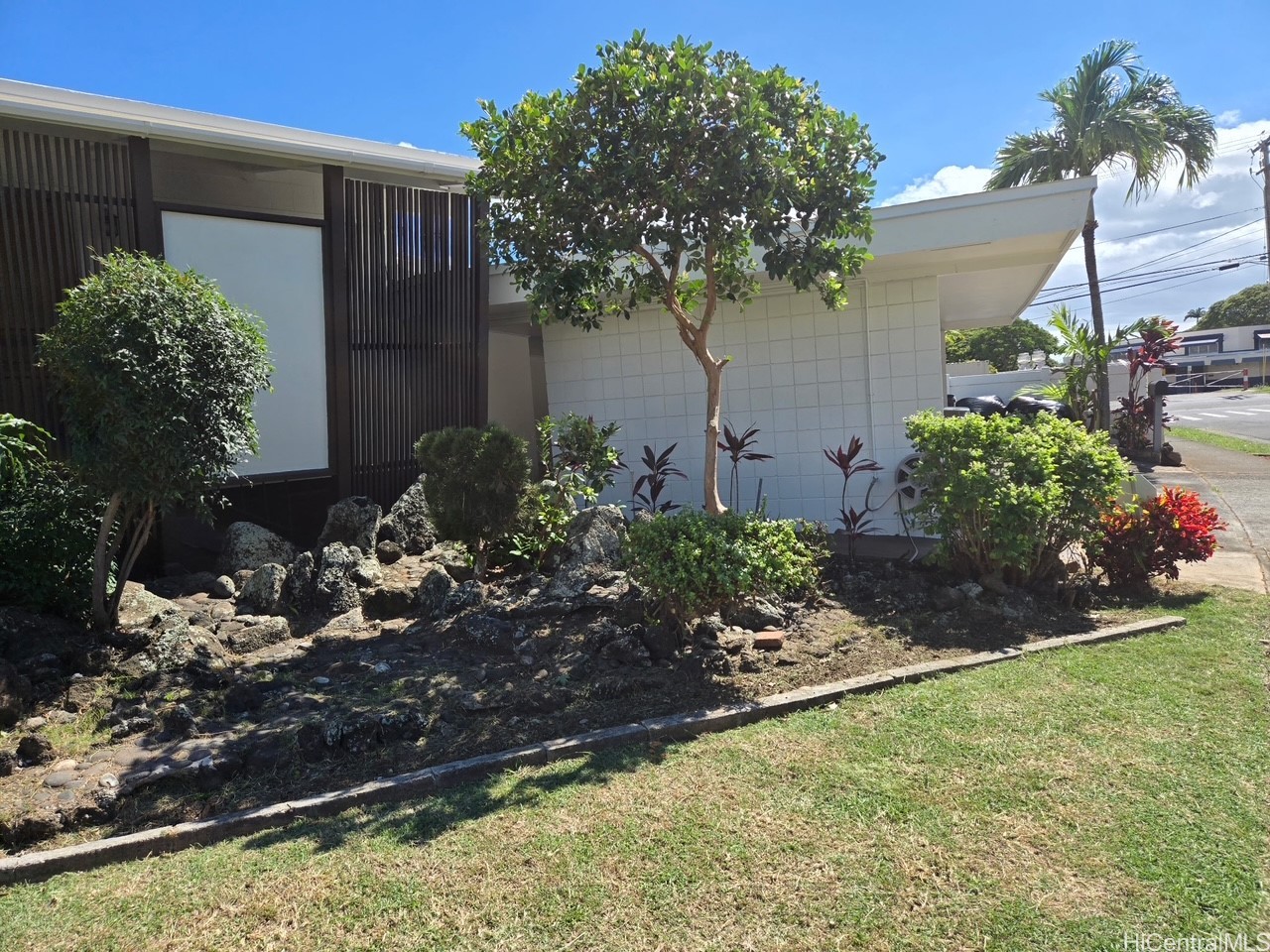 1311 Maalahi Street Property Photo 1
