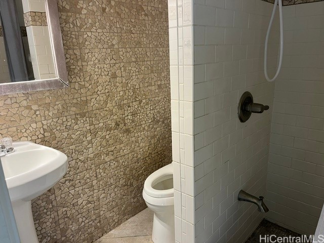 733 University Avenue Property Photo 11