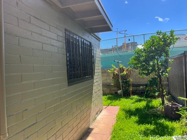733 University Avenue Property Photo 17