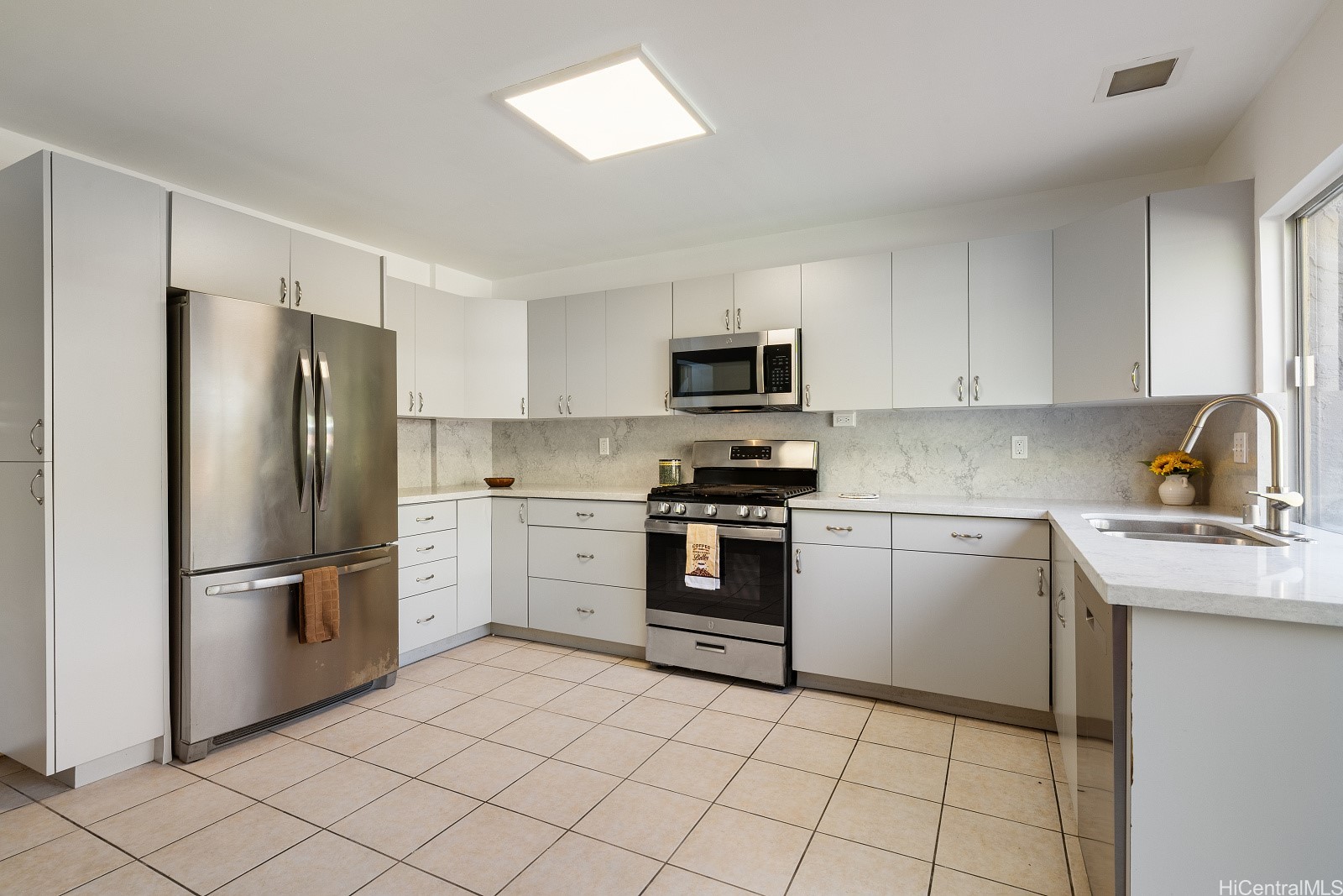 1056 Kolokolo Street E Property Photo 9