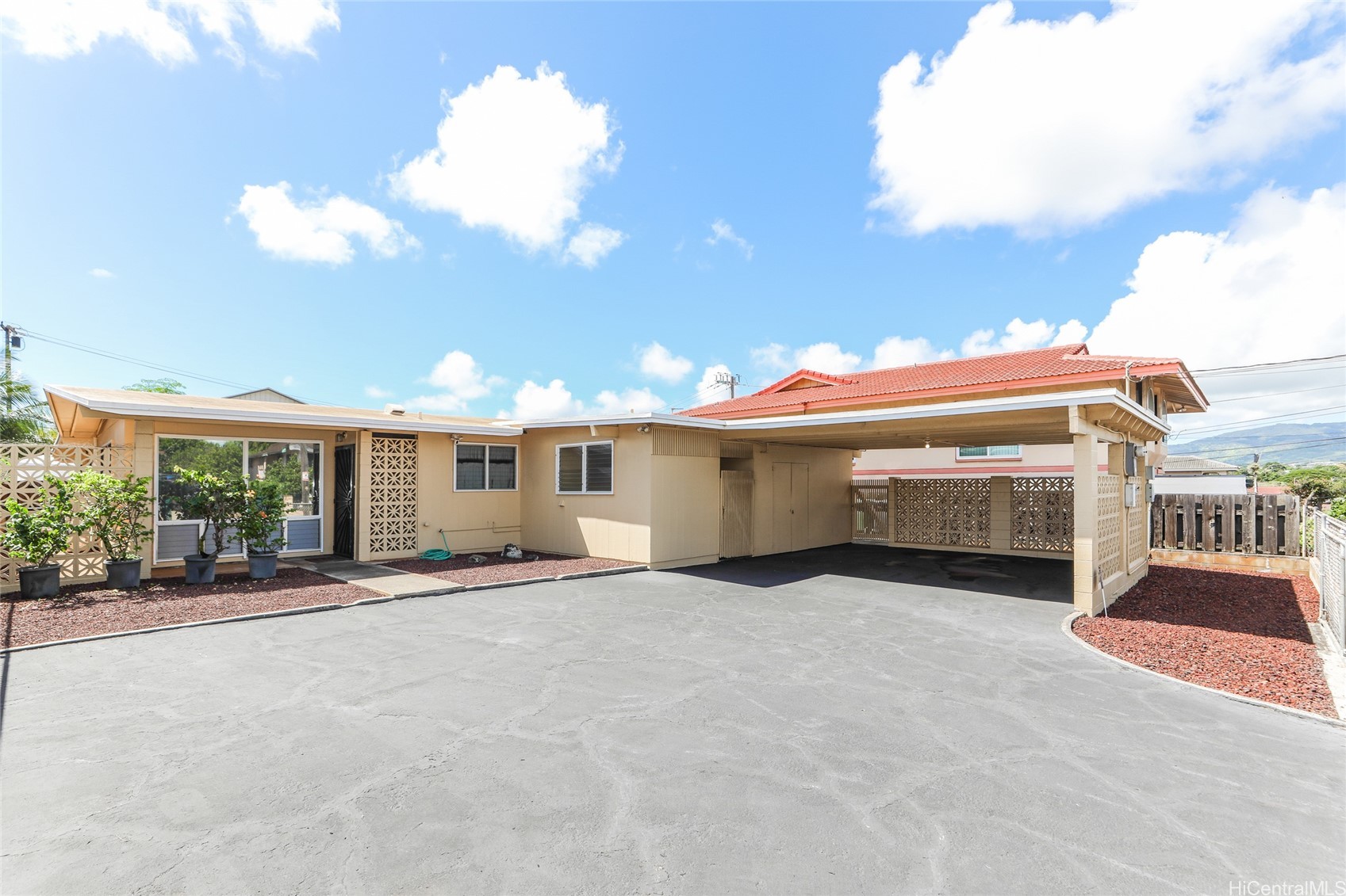 94-1367 Waipahu Street Property Photo 1