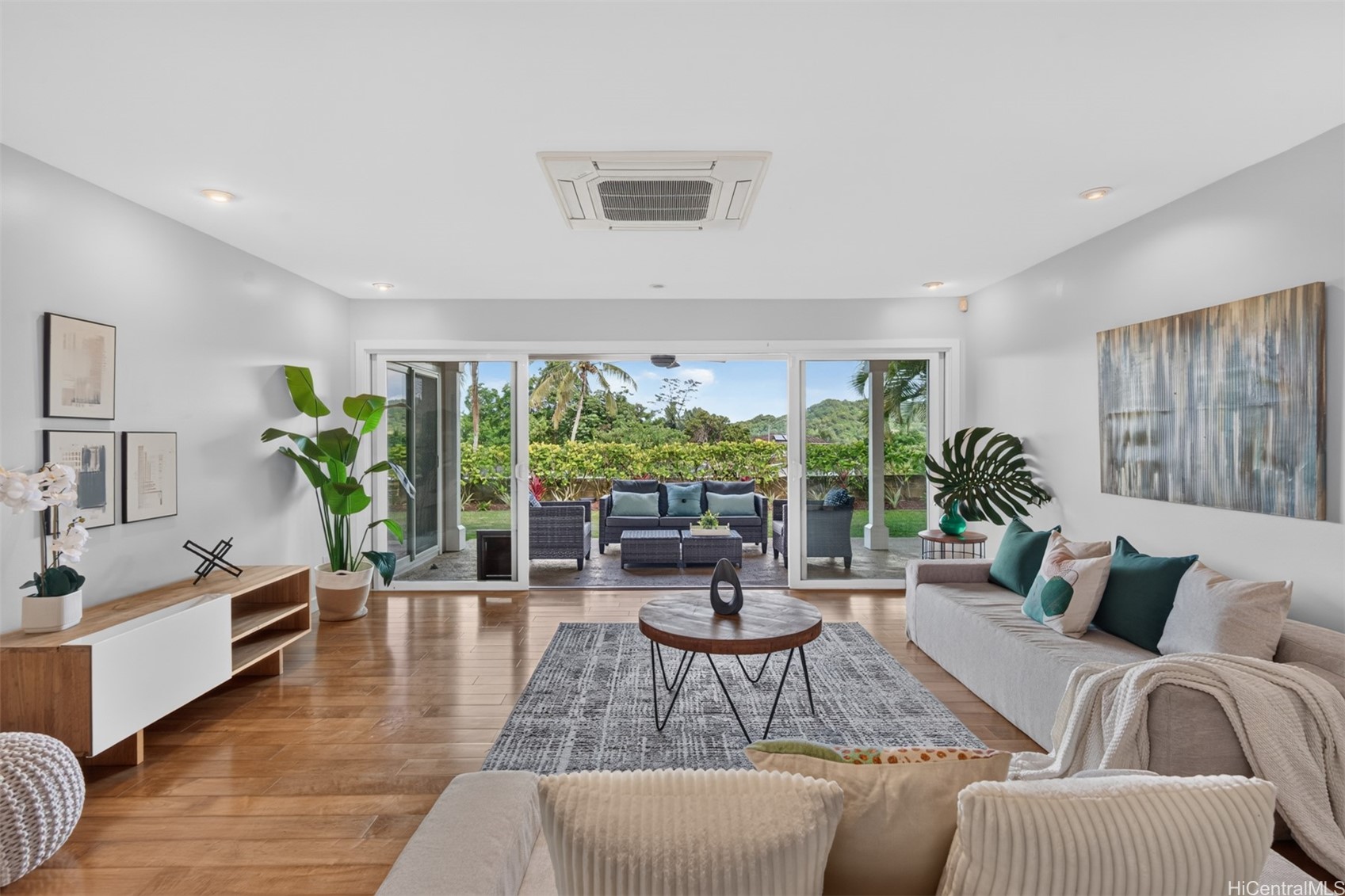 1154 Lunaai Street Property Photo 1