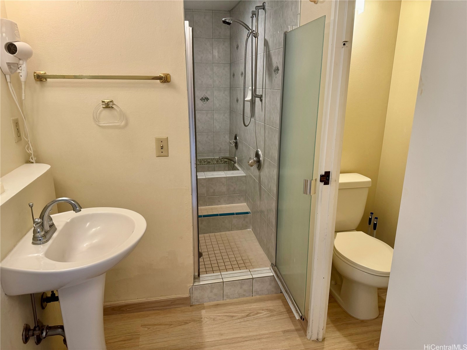2440 Kuhio Avenue 705 Property Photo 6