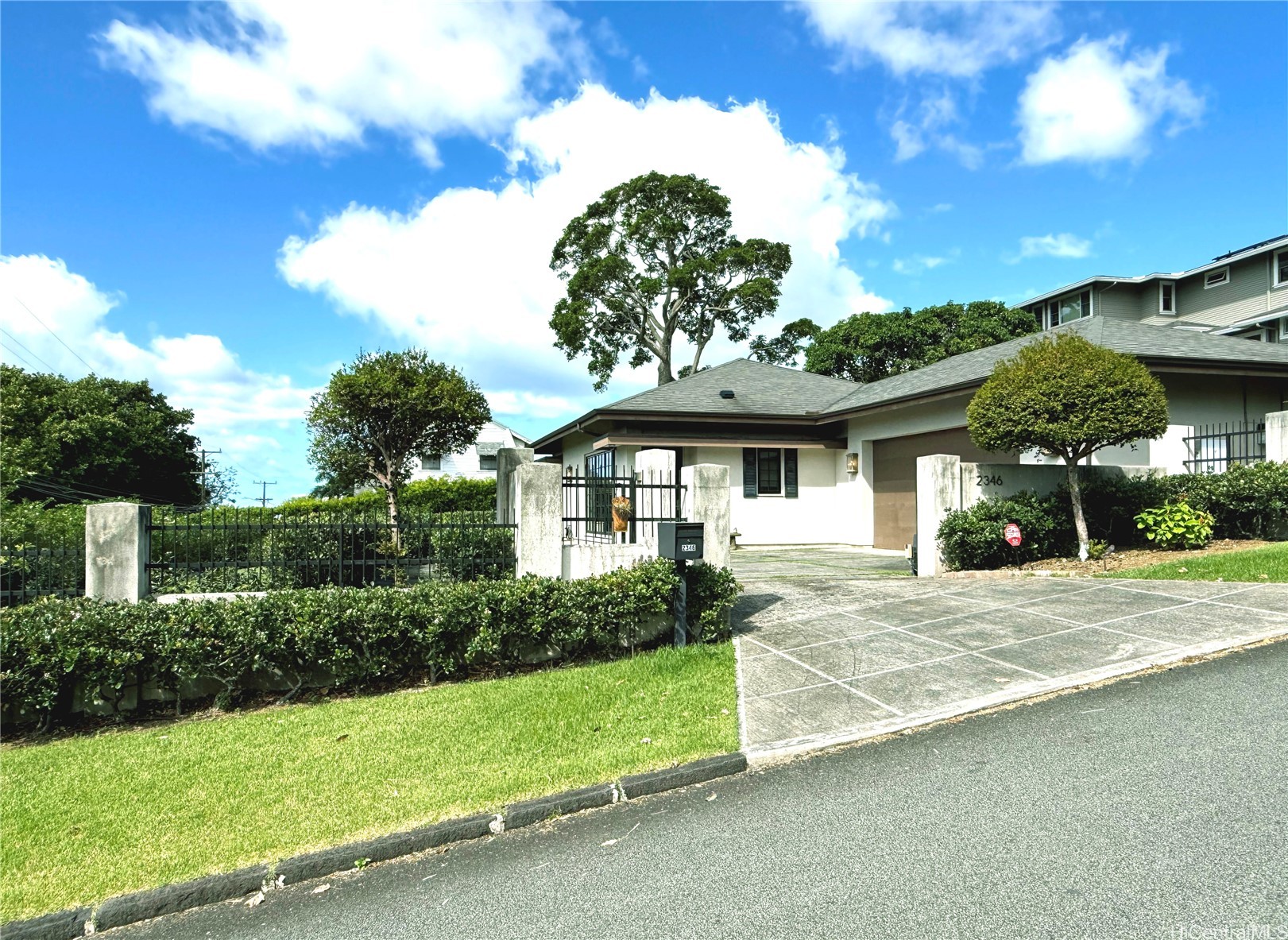2346 Manoa Road Property Photo 1