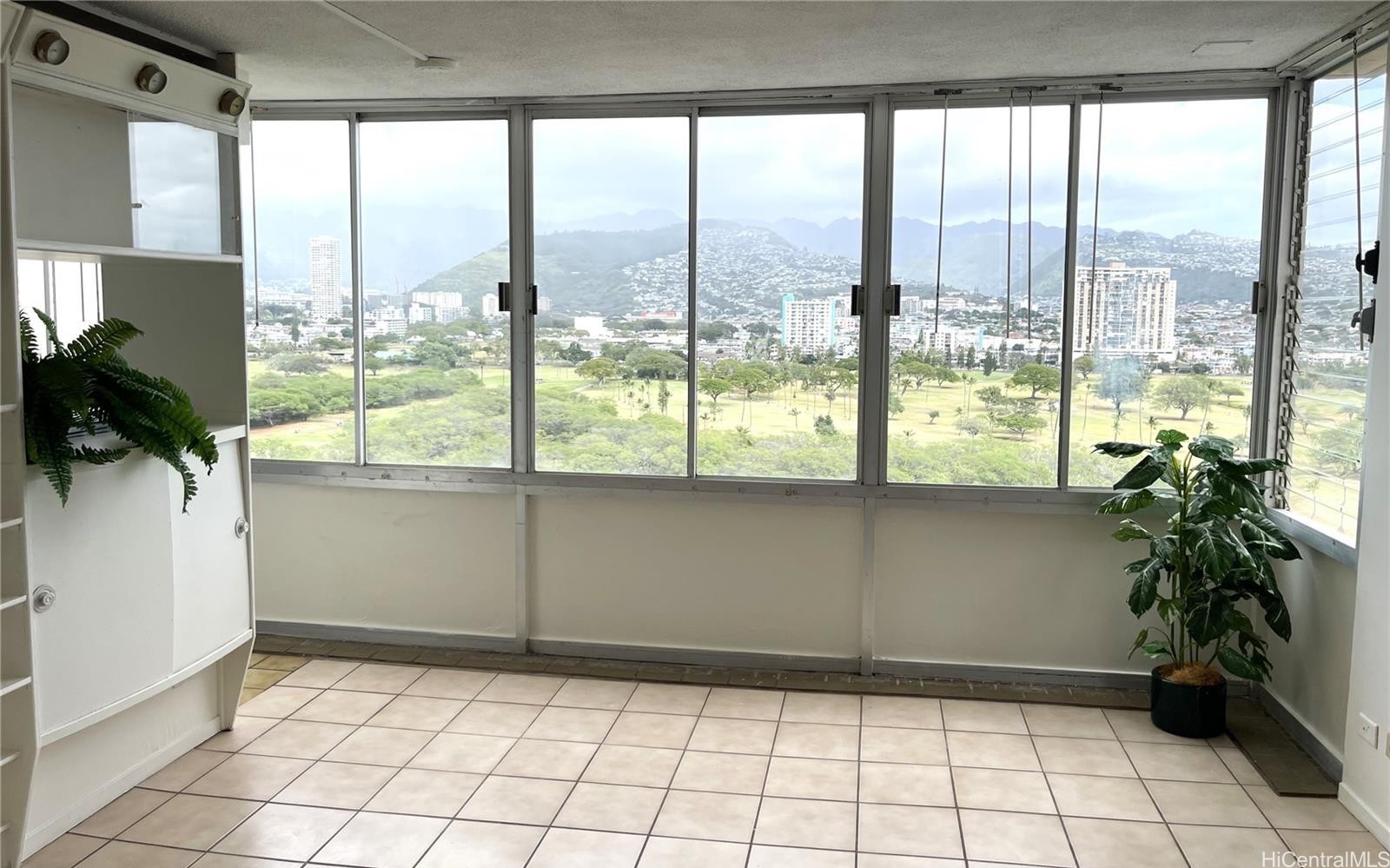 2415 Ala Wai Boulevard 1602 Property Photo 1