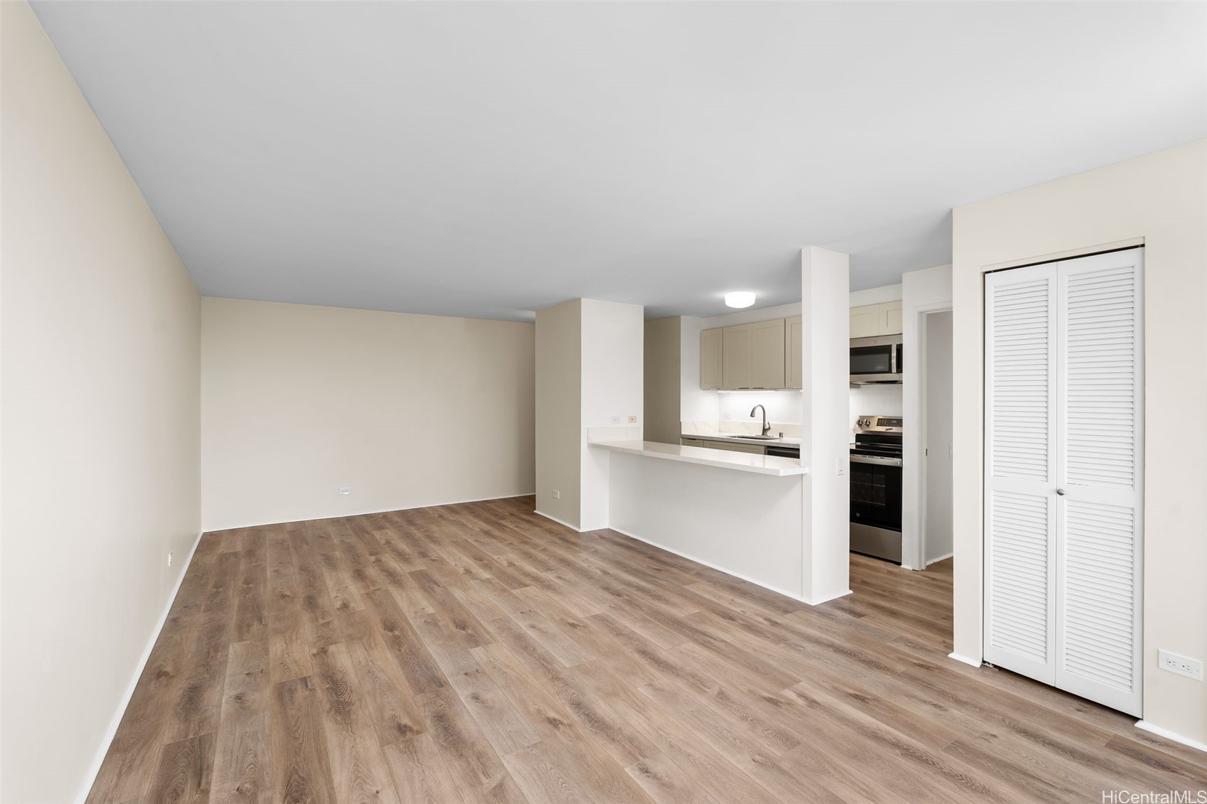 1778 Ala Moana Boulevard 2402 Property Photo 6