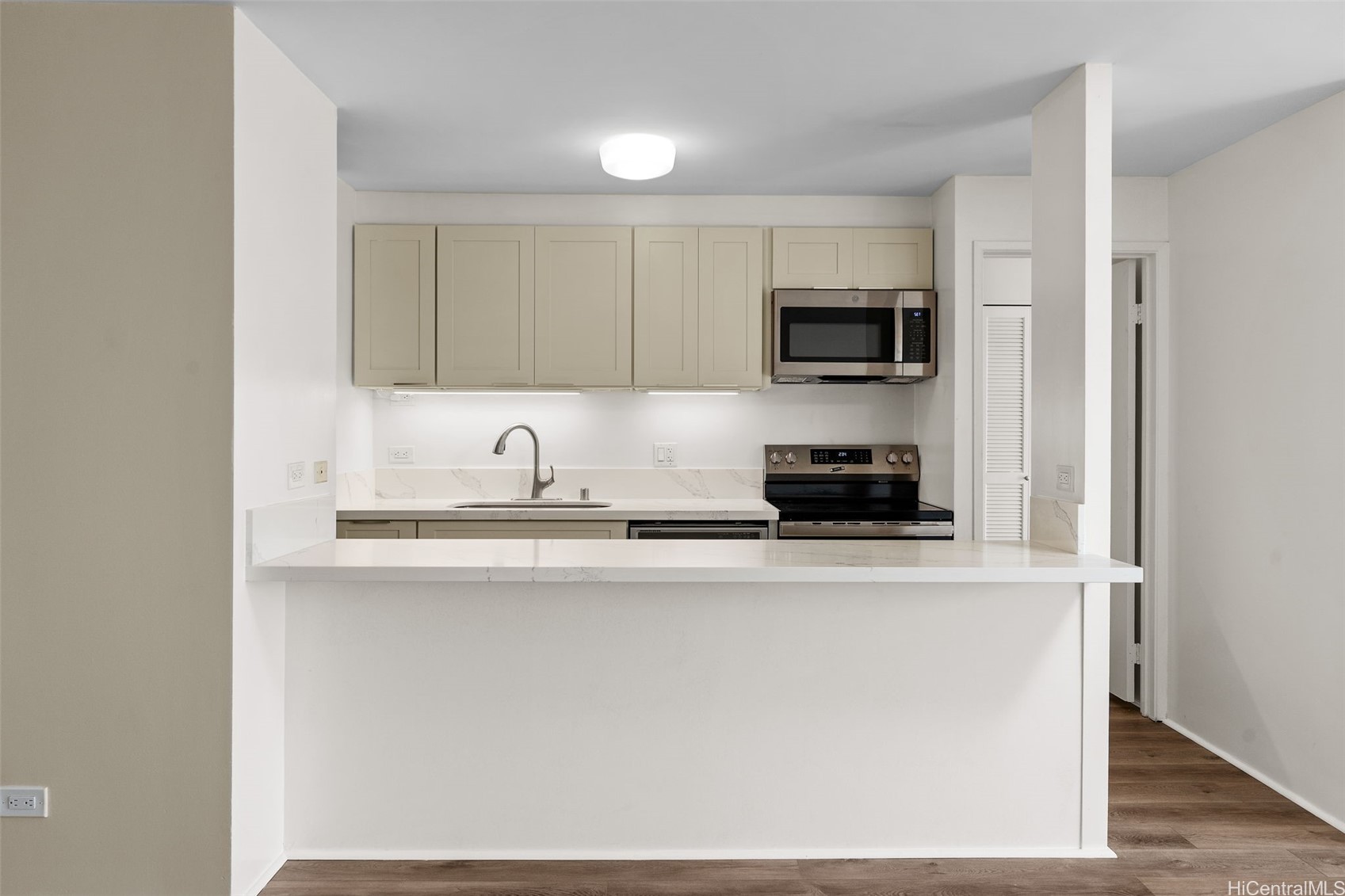 1778 Ala Moana Boulevard 2402 Property Photo 7