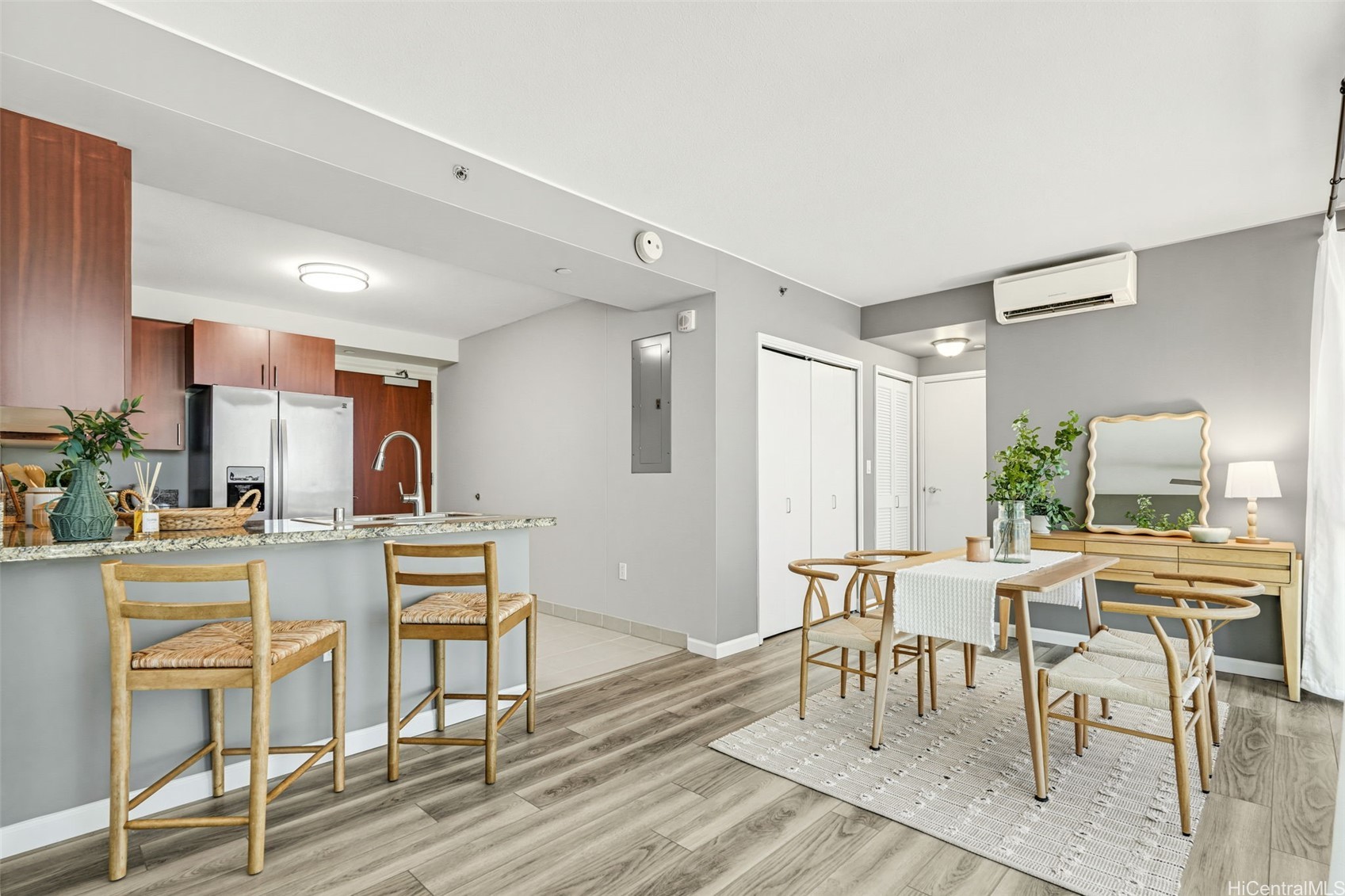 909 Kapiolani Boulevard 1002 Property Photo 2