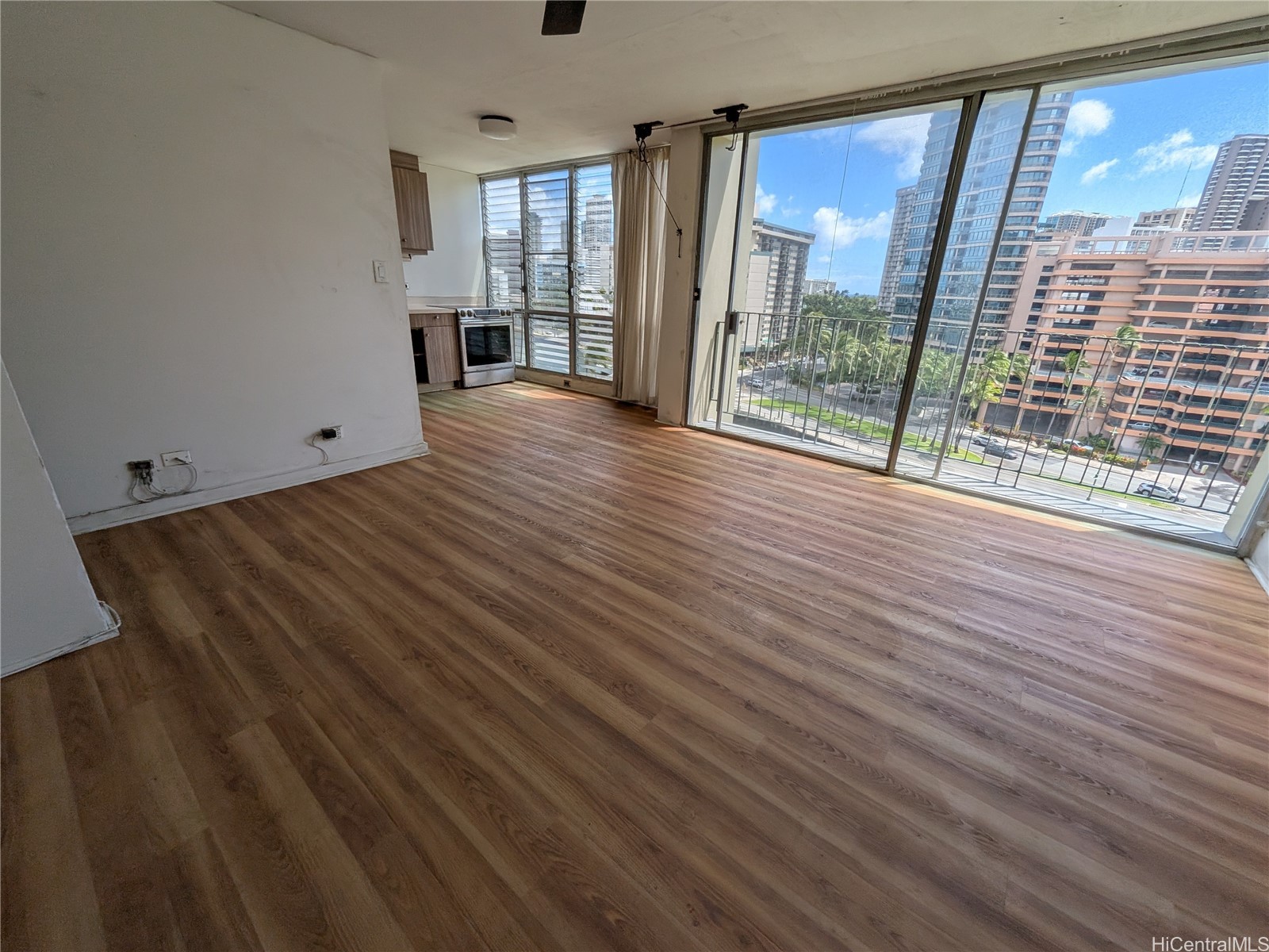 620 Mccully Street 903 Property Photo 2