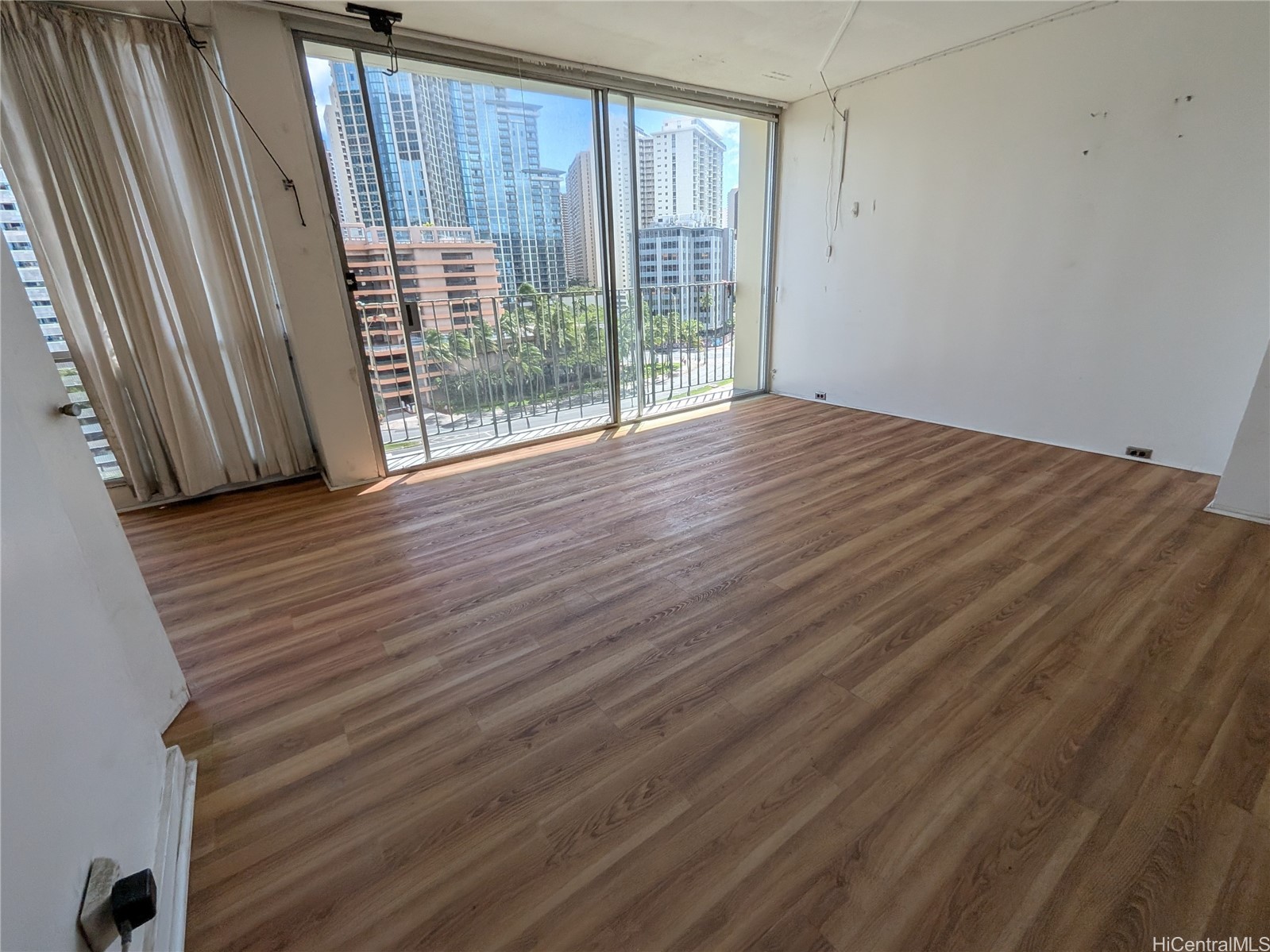 620 Mccully Street 903 Property Photo 6