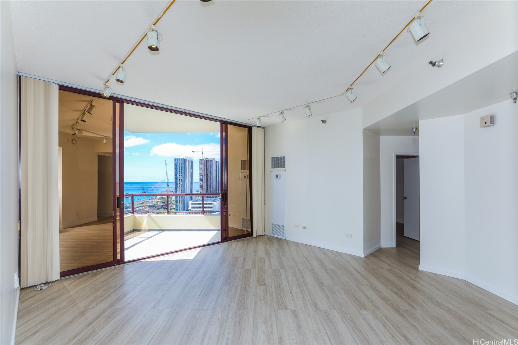 725 Kapiolani Boulevard 2402 Property Photo 5