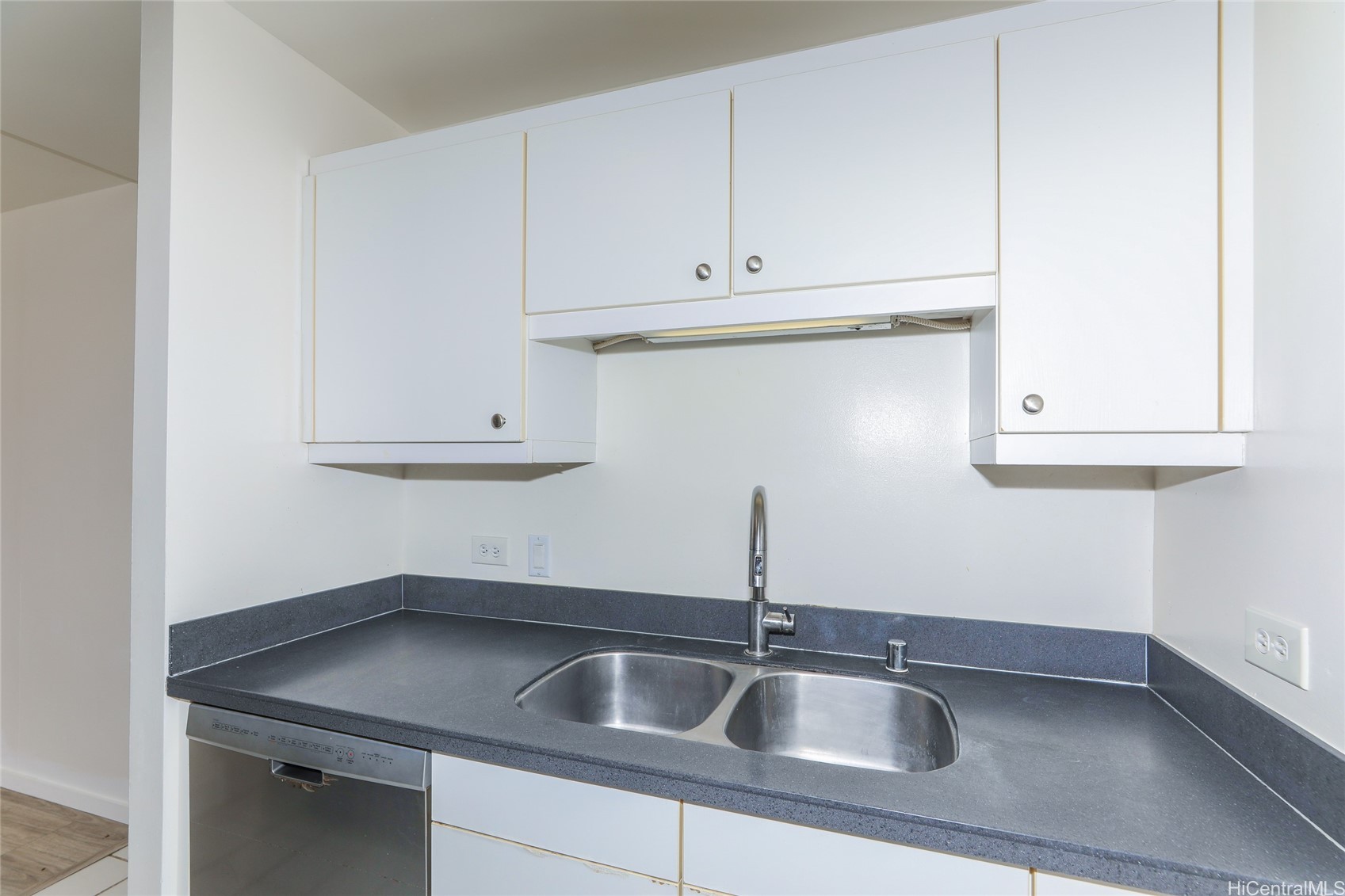 725 Kapiolani Boulevard 2402 Property Photo 9